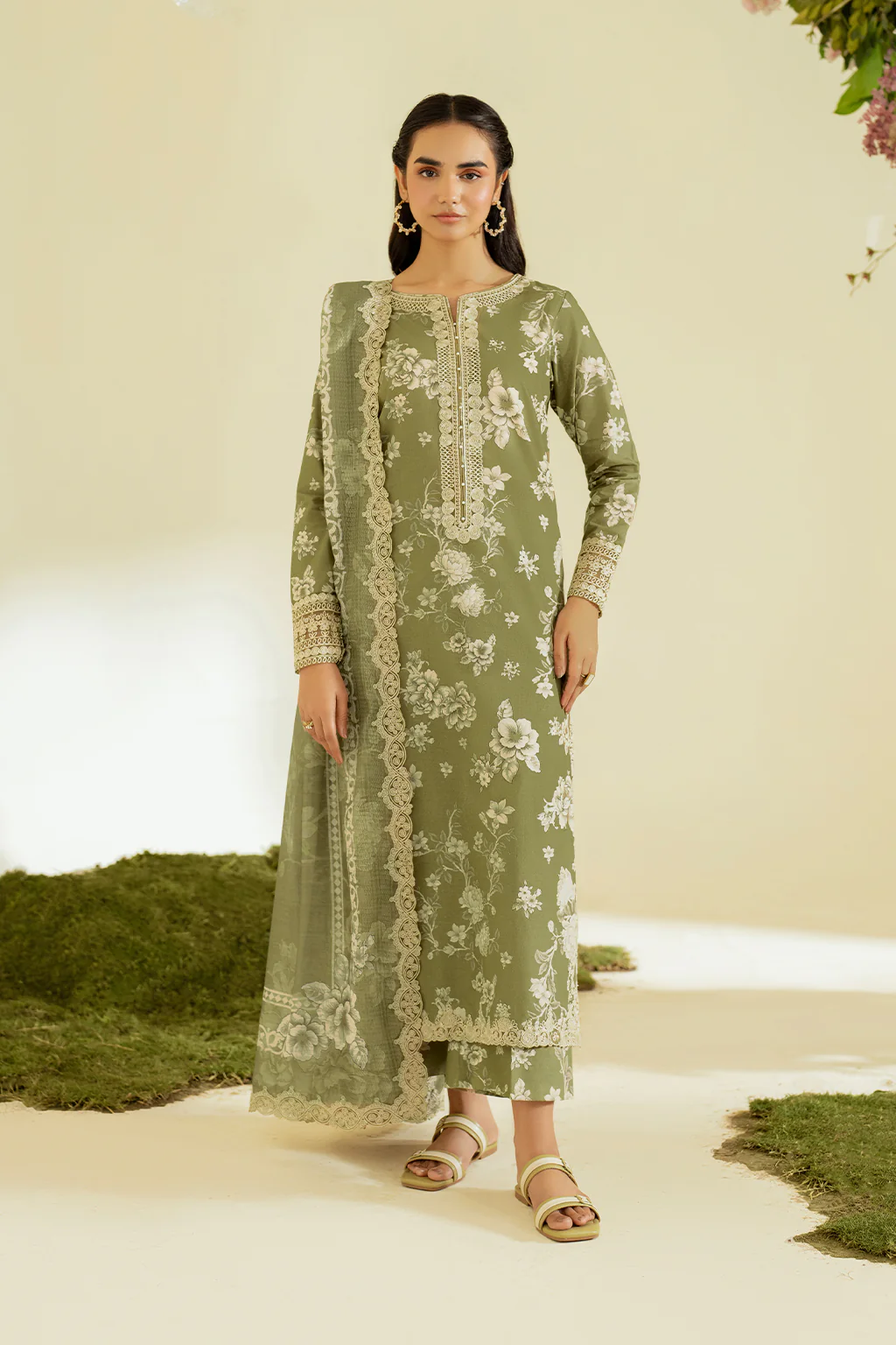 Pakistani Embroidered Lawn Collection - UE-454 Printed Lawn - Latest Pakistani Salwar Kameez Punjabi Suit Designer Wear.