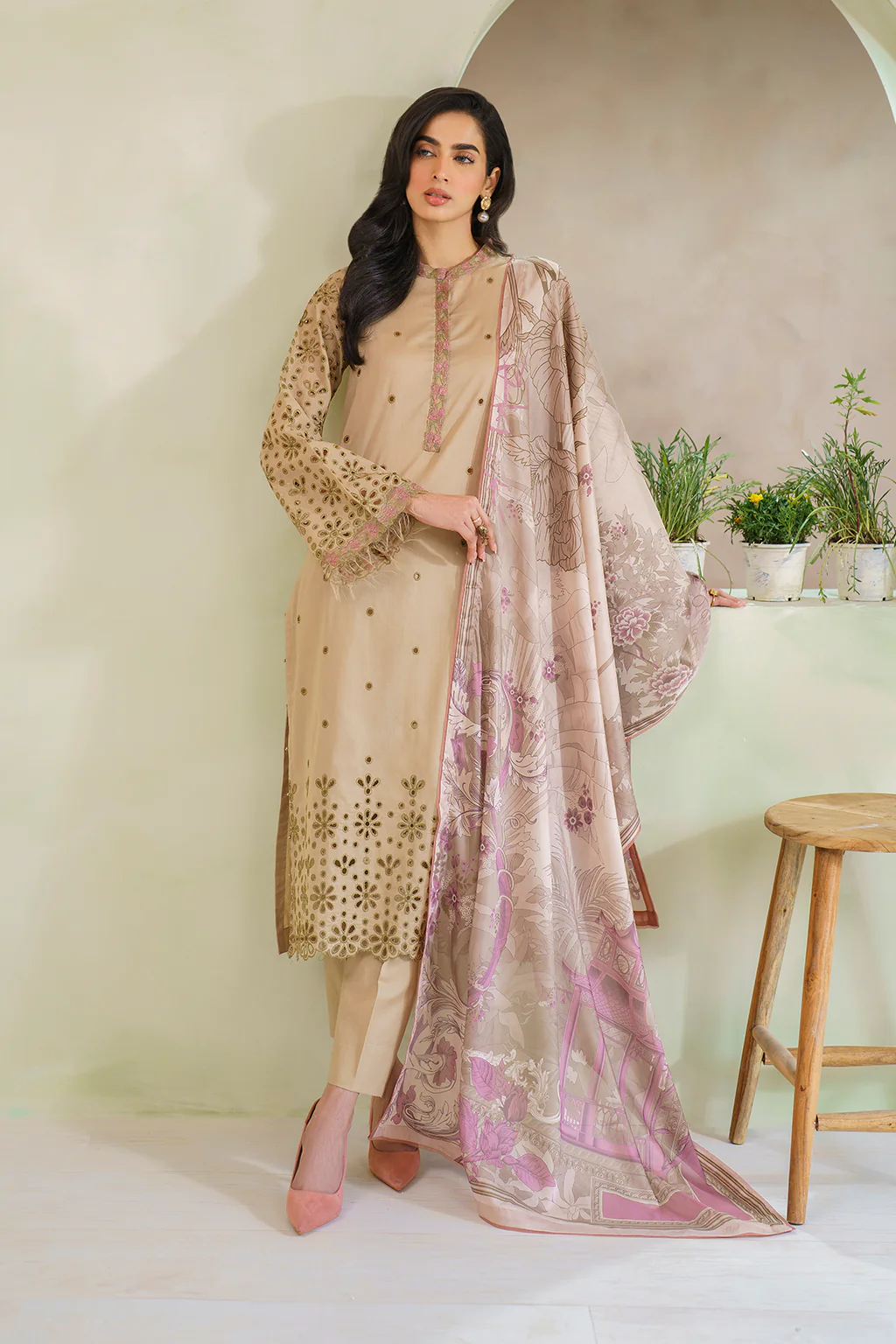 Pakistani Embroidered Lawn Collection - UE-302 Embroidered Lawn - Latest Pakistani Salwar Kameez Punjabi Suit Designer Wear.