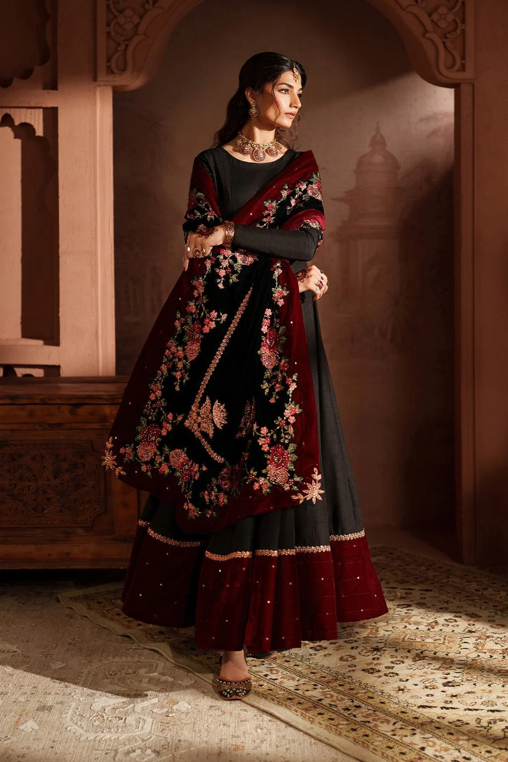 Pakistani IV-59 Embroidered Velvet Izn-88 | Latest Pakistani Salwar Kameez Punjabi Suit Designer Wear.