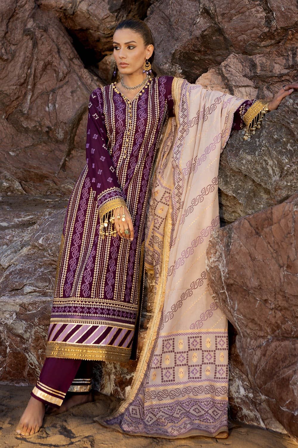 gold-printed-lawn-dupatta-zari-embroidered-lawn-gulahmed-full-cl-52413.jpg