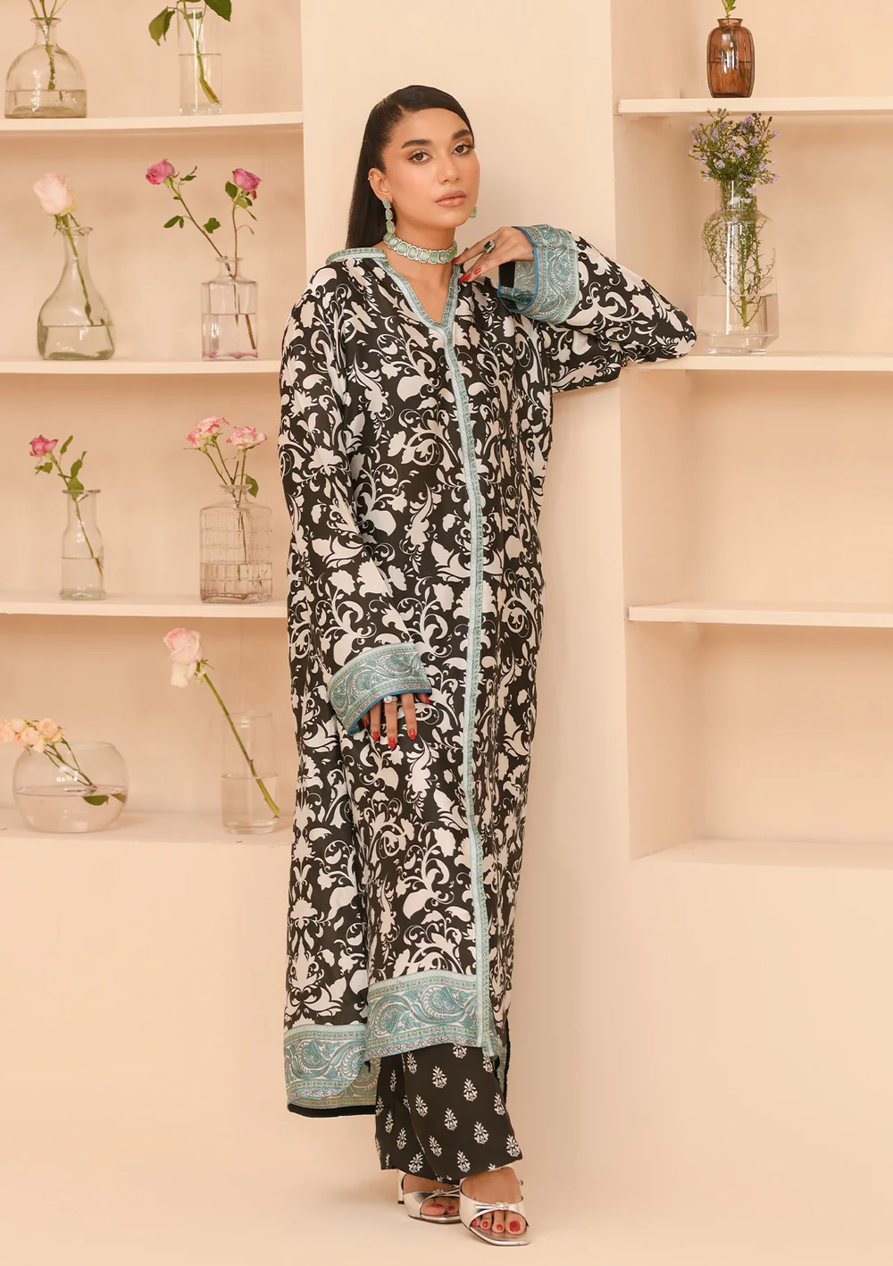aik-atelier-miss-aik-rtw-24-drop-1-look-09-4_e0afabd2-9fc3-4186-8128-12f33009f239.jpg