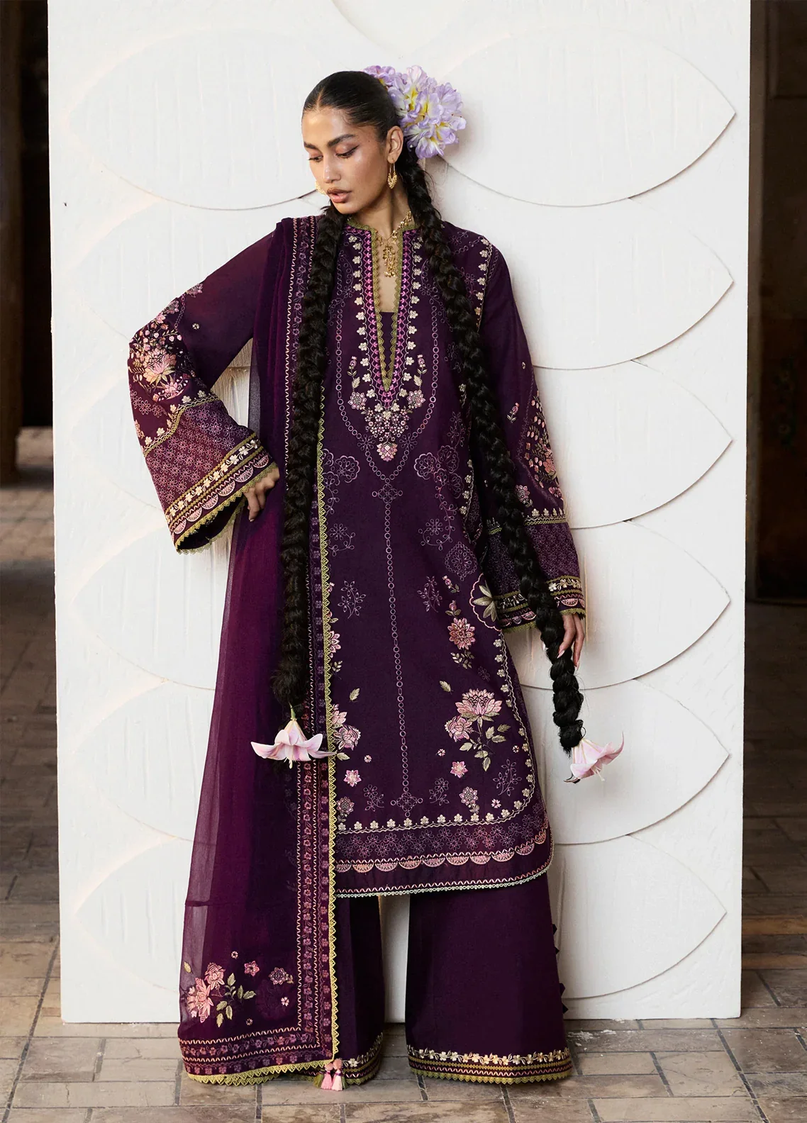 Embroidered_Lawn_3_Piece_Unstitched_Suit_HR26ZSS_D-BANAFSH_2.webp