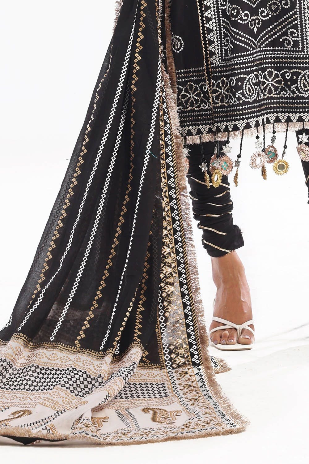 gold-_-lacquer-printed-lawn-dupatta._embroidered-lawn-gulahmed-bottom-cl-52407.jpg