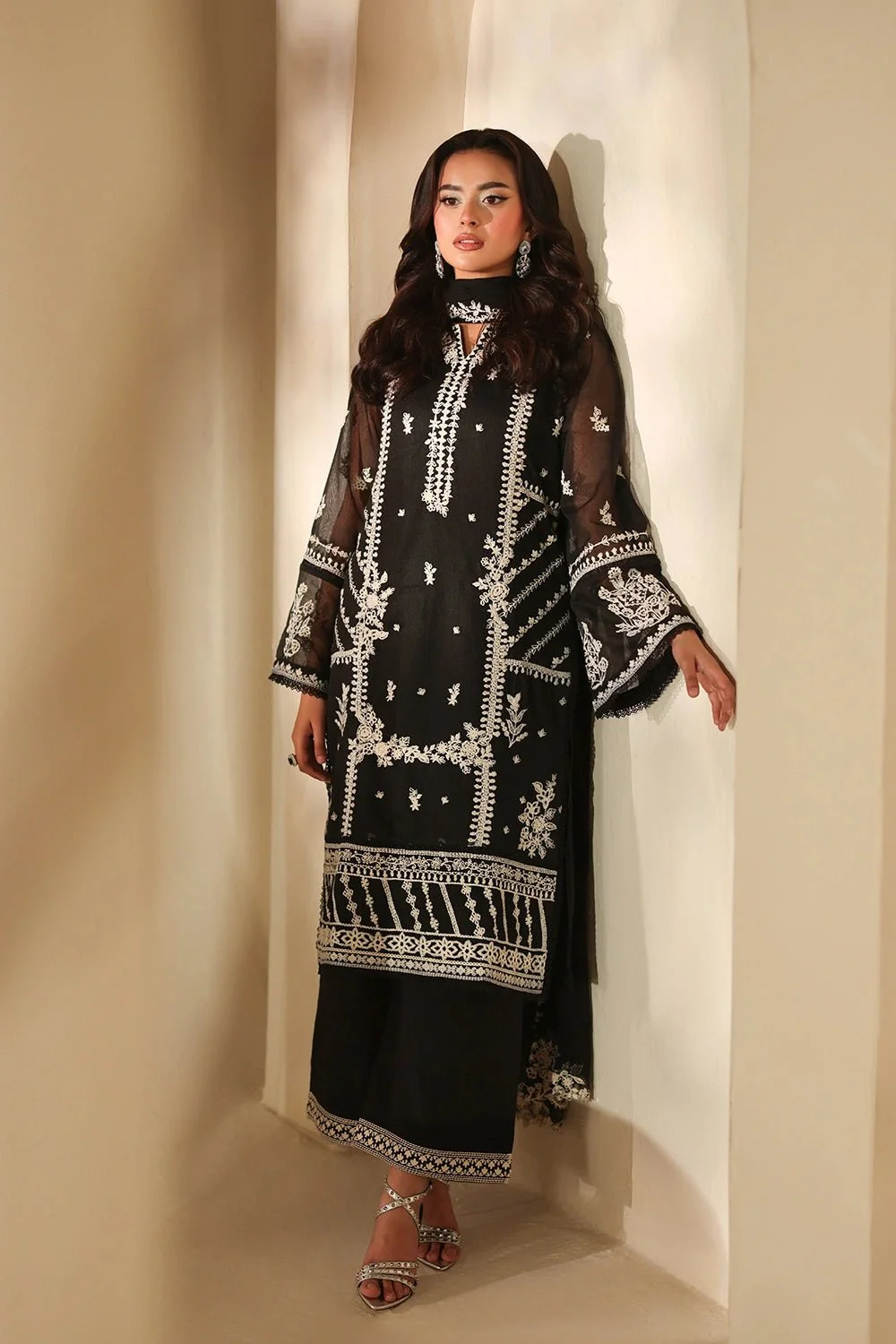 Noir-Enchante-7.jfif