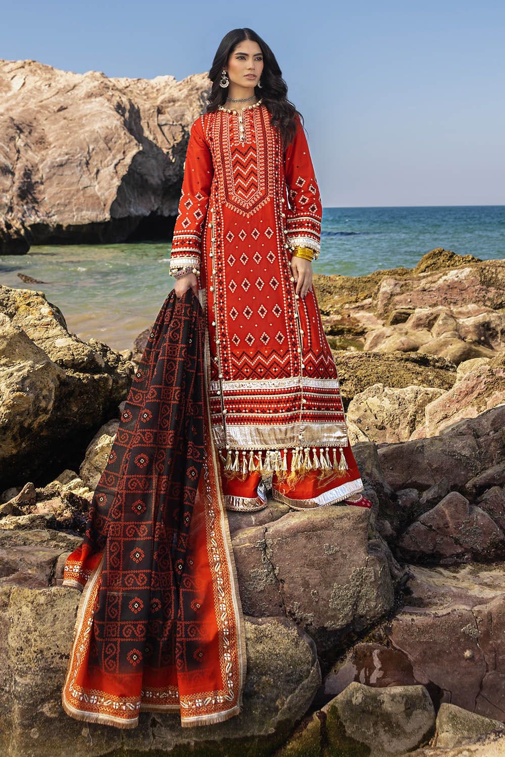 gold-lacquer-printed-lawn-dupatta-zari-embroidered-lawn-gulahmed-full-cl-52443.jpg