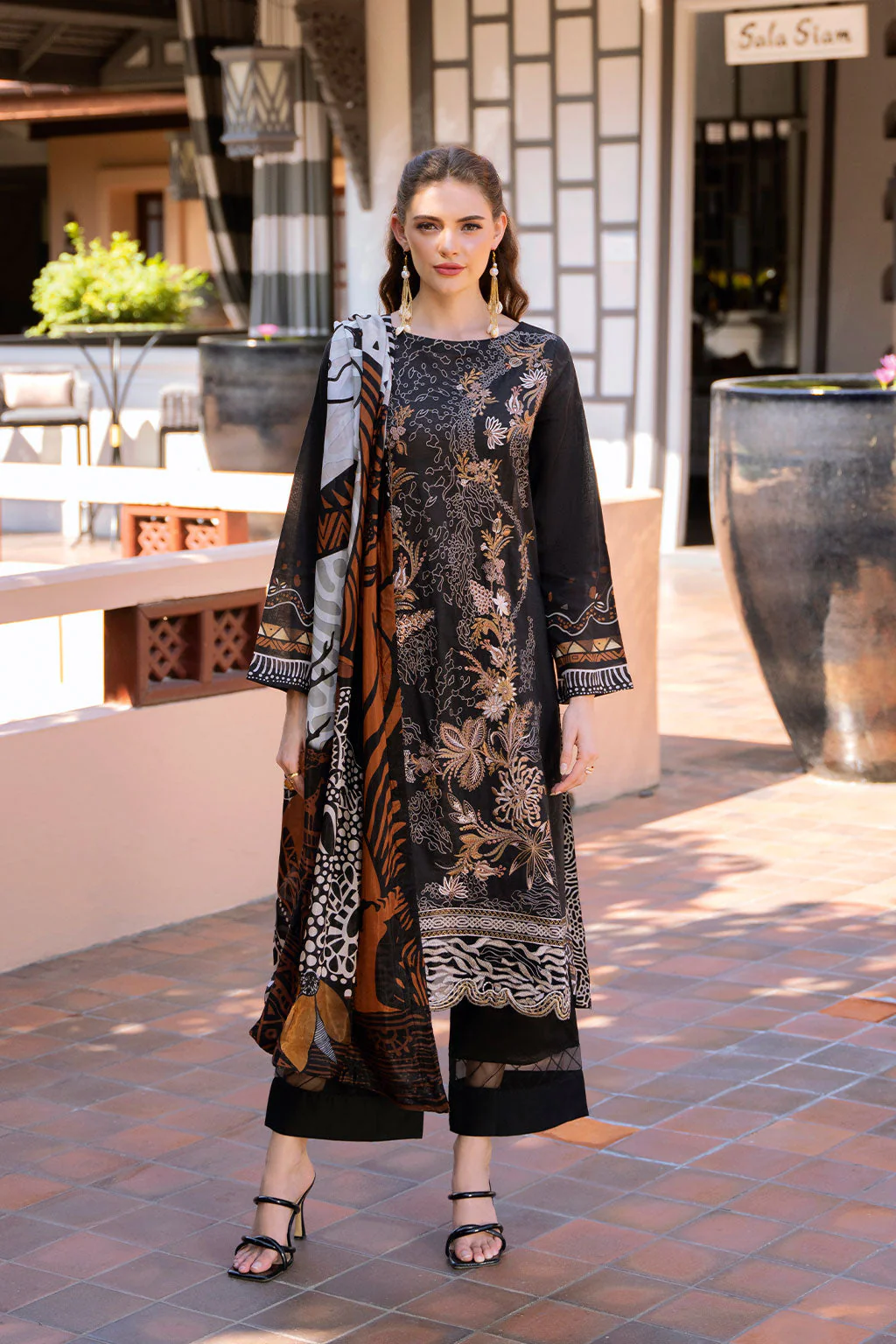 Pakistani Embroidered Lawn Unstitched 3 Piece G-303 | Latest Pakistani Salwar Kameez Punjabi Suit Designer Wear.