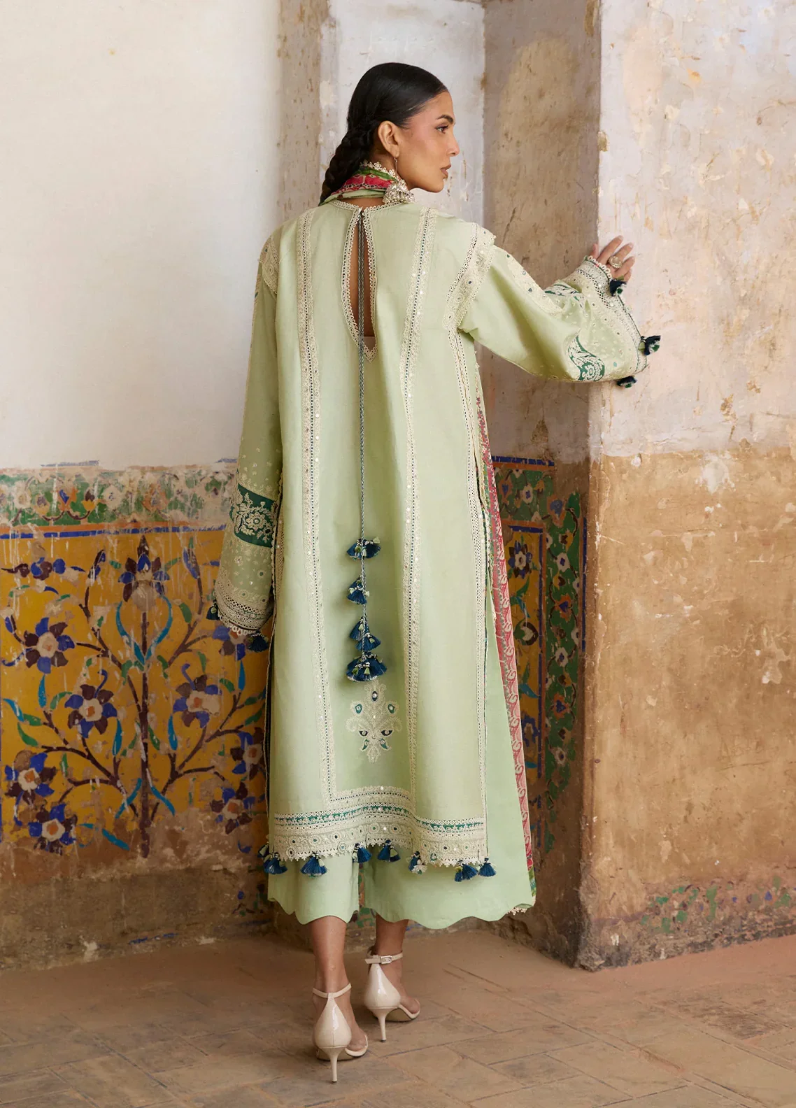Embroidered_Lawn_3_Piece_Unstitched_Suit_HR26ZSS_D-NANE_2.webp