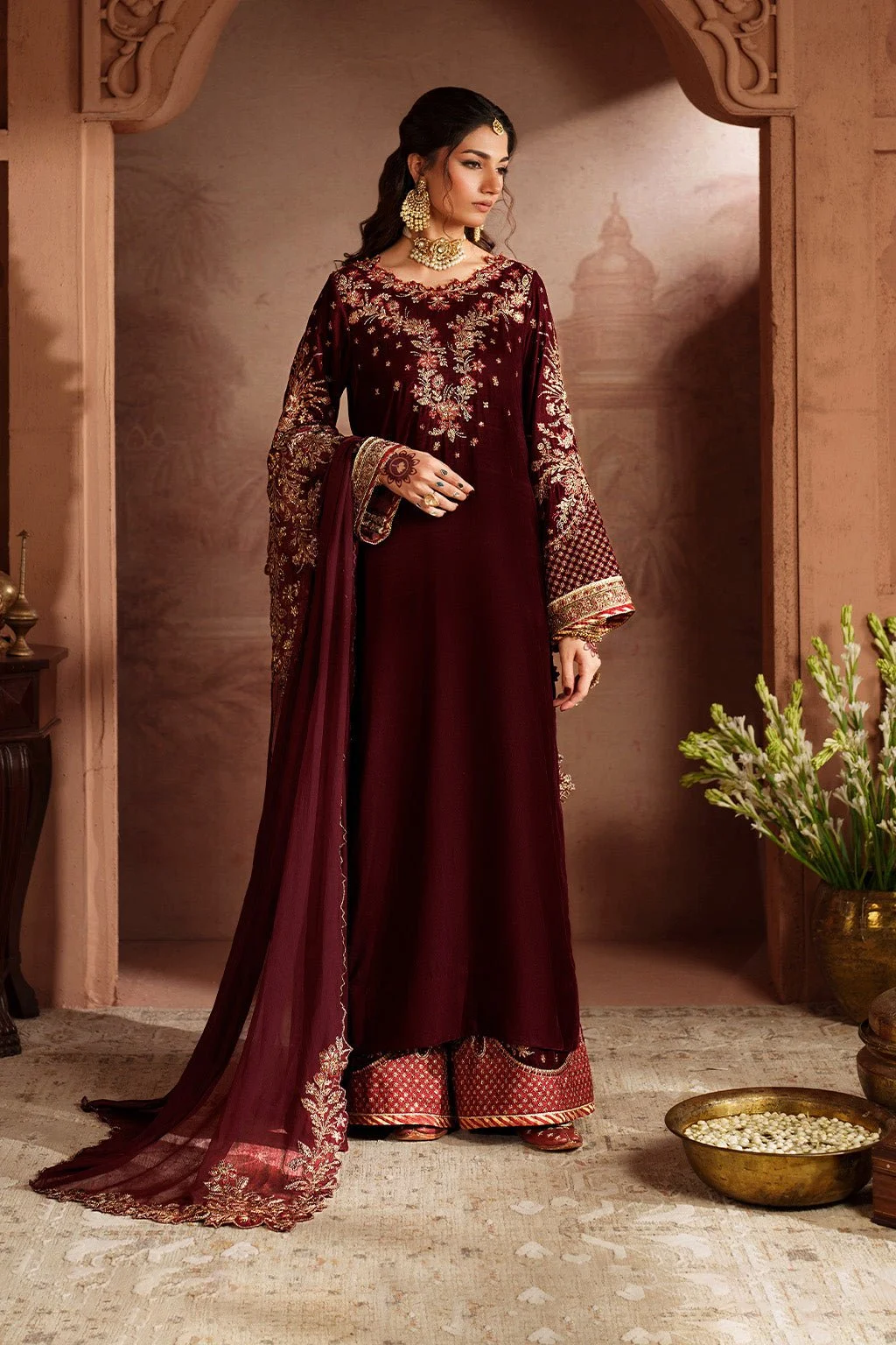 Pakistani IV-55 Embroidered Velvet Izn-90 | Latest Pakistani Salwar Kameez Punjabi Suit Designer Wear.