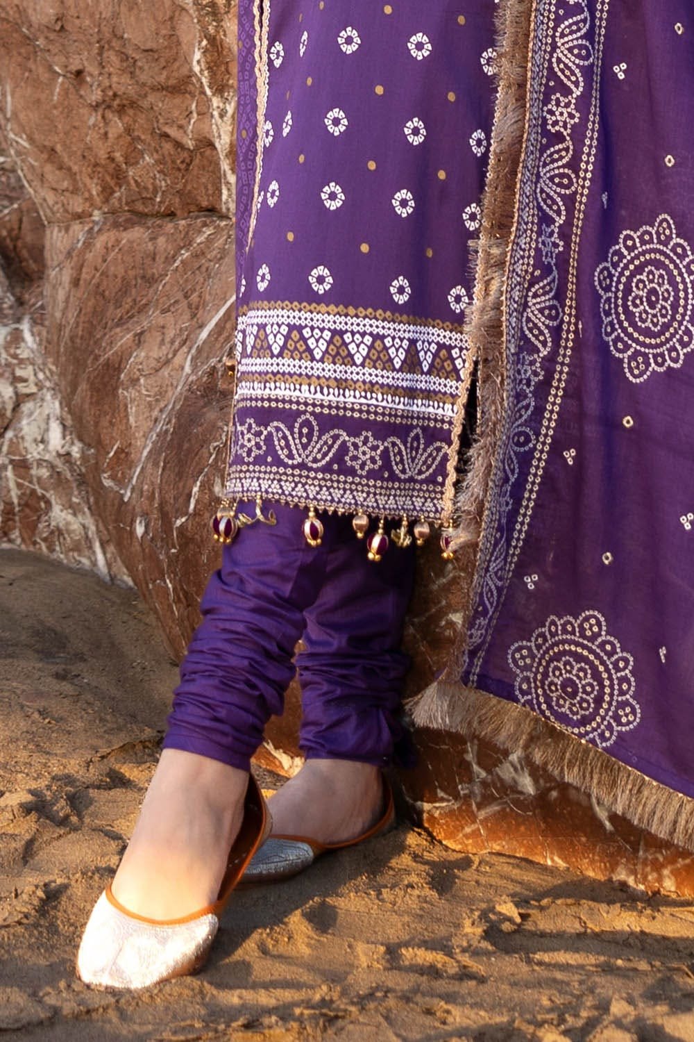 embroidered-lawn-dupatta-with-border._gold-_-lacquer-printed-lawn-gulahmed-bottom-cl-52169.jpg