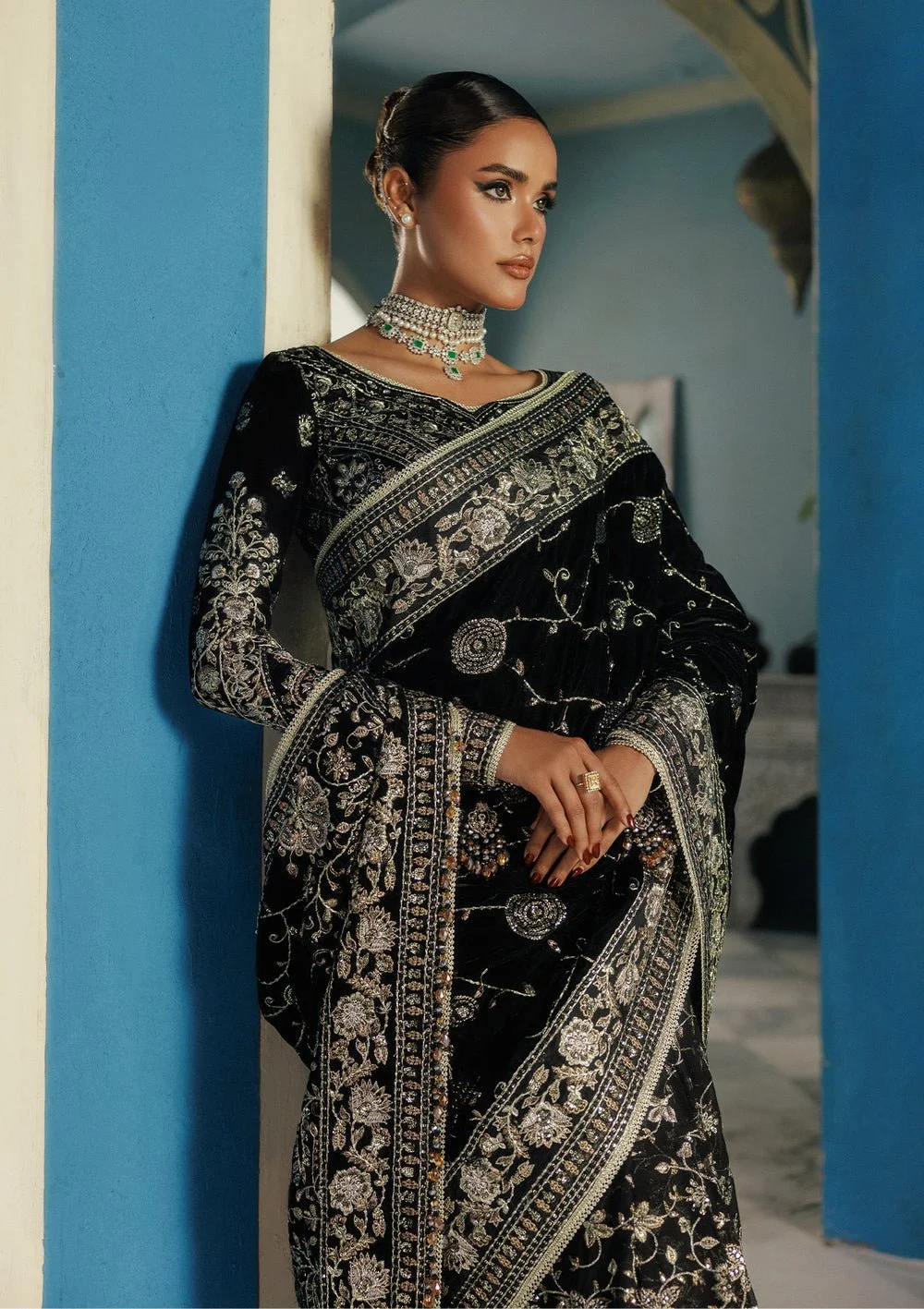 aik-atelier-udaipur-luxury-velvet-look-04-4.jpg