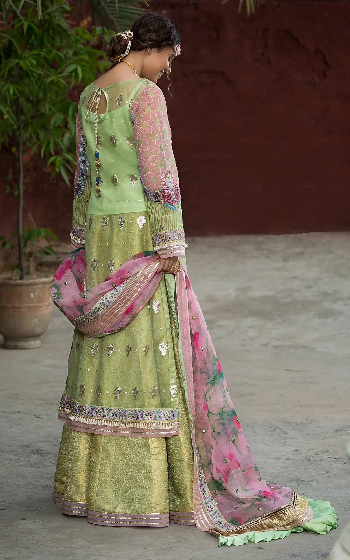 PakistaniFestiveGhararaforWeddingParty_2_1800x1800 (1).webp