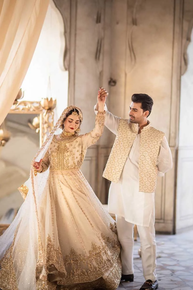 WhiteandGoldenLehengaFrockPakistaniWeddingDresses2023_1800x1800.jpg
