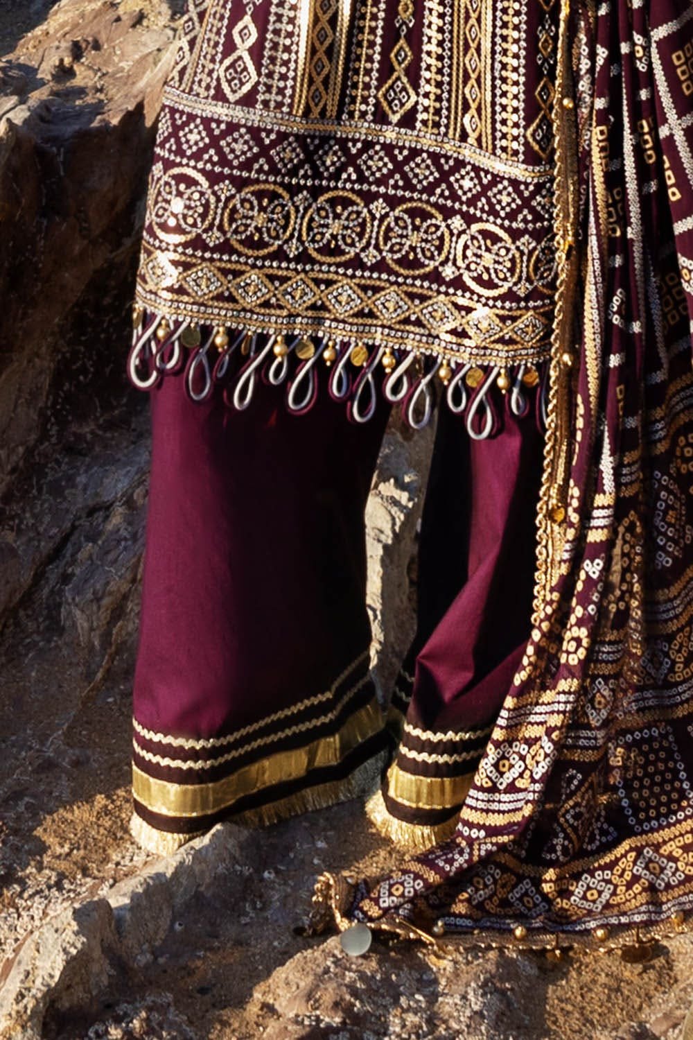 gold-_-silver-printed-chiffon-dupatta._zari-_-sequins-embroidered-chiffon-gulahmed-bottom-bm-52023.jpg
