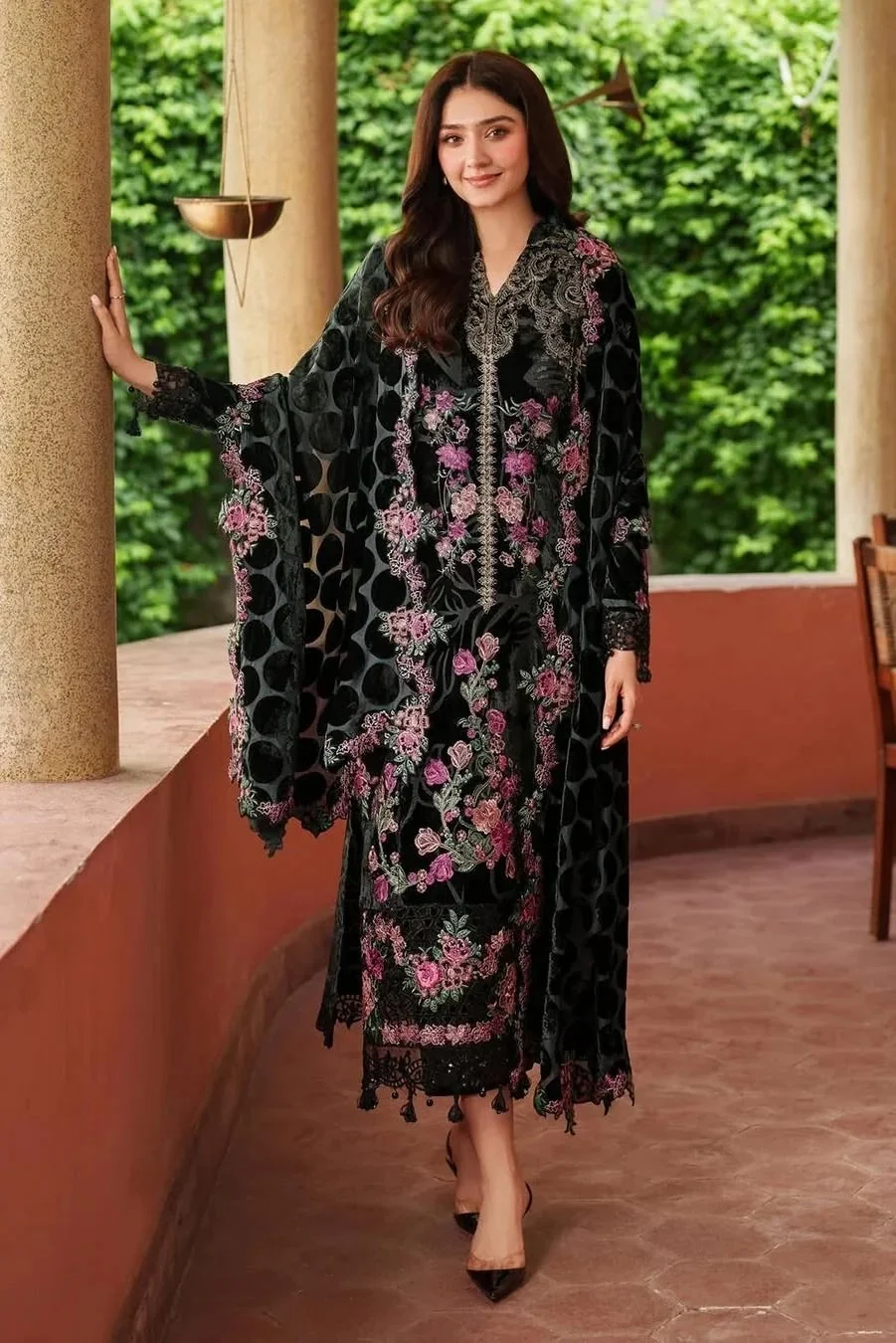 Pakistani Embroidered 3Pc Suit LWC25-02 Eira Palaichi Suit zbj-853 | Latest Punjabi Suit Designer Wear | Pakistani Salwar Kameez.