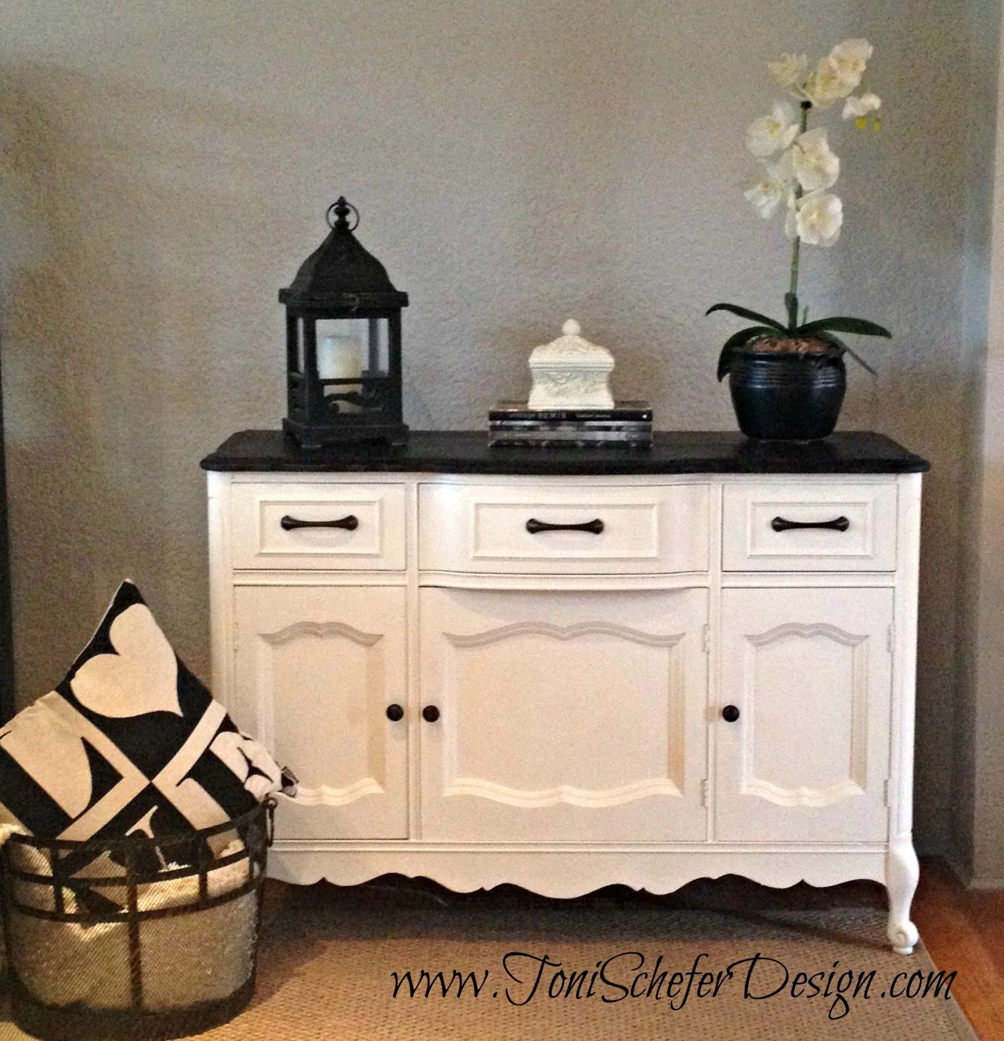 I used Ebony stain on the top and Annie Sloan Old White Chalk Paint on the rest of the piece and here it is finished.