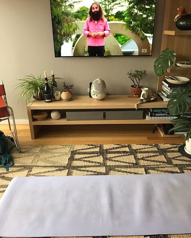 My kind of Saturday morning. Stretching after a long walk while watching Gardening Australia on ABC catch up. Nothing like @costasworld as a stretching buddy 🙆&zwj;♀️