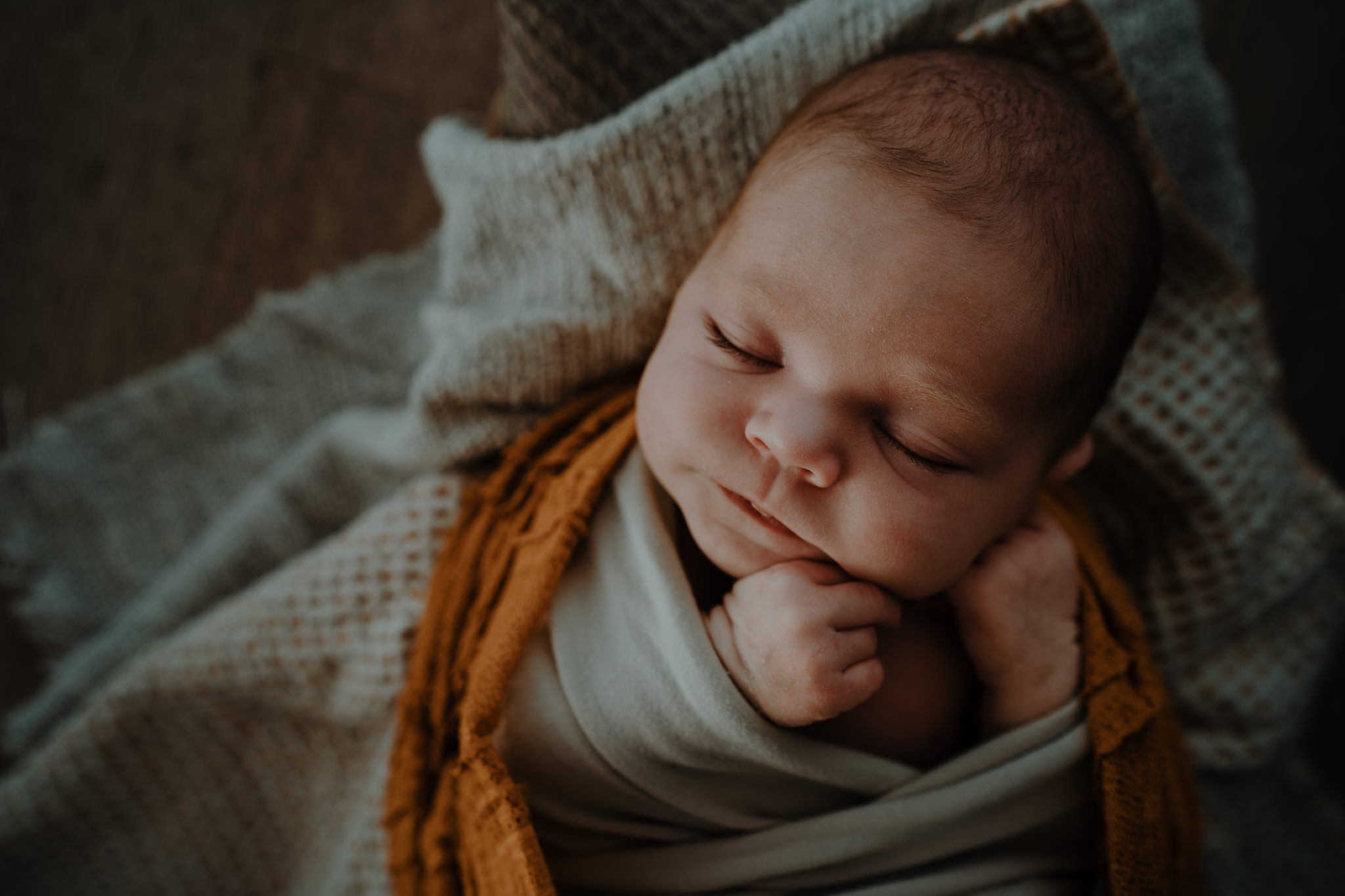 newborn-photographer-rustic-in-home-belfast