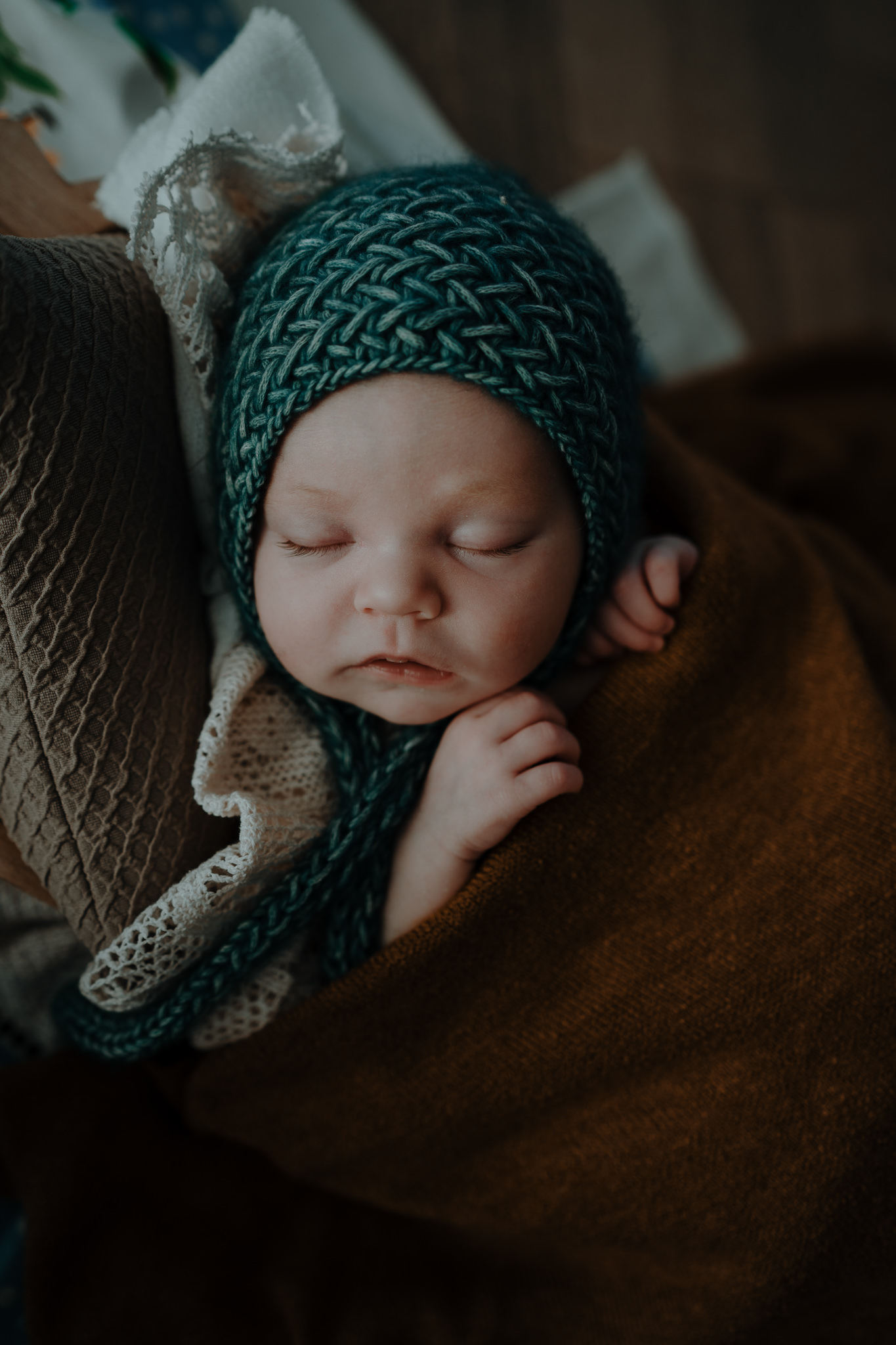 sleeping-newborn-teal-bonnet-natural-photography