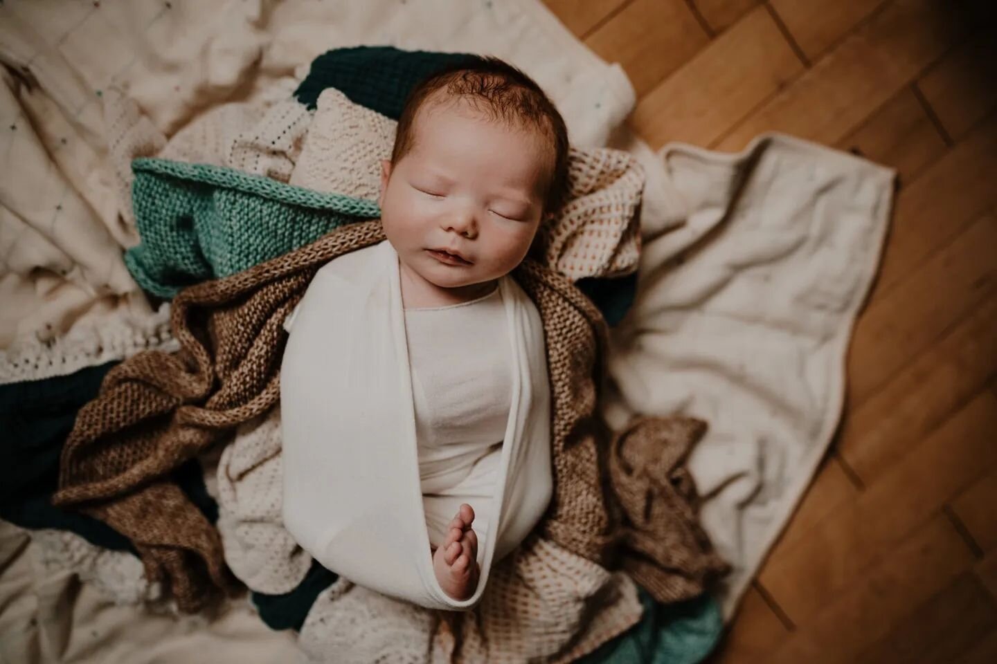 Another little Bebe to brighten your Sunday morning
.
Fionn 10 days new and an absolute charmer 😍
.
#newbornbaby #belfastbabyphotographer #belfastnewbornphotographer #newbornphotographer #nimums #mumtobe2022 #duesummer2022 #thirdtrimester #thebabyye