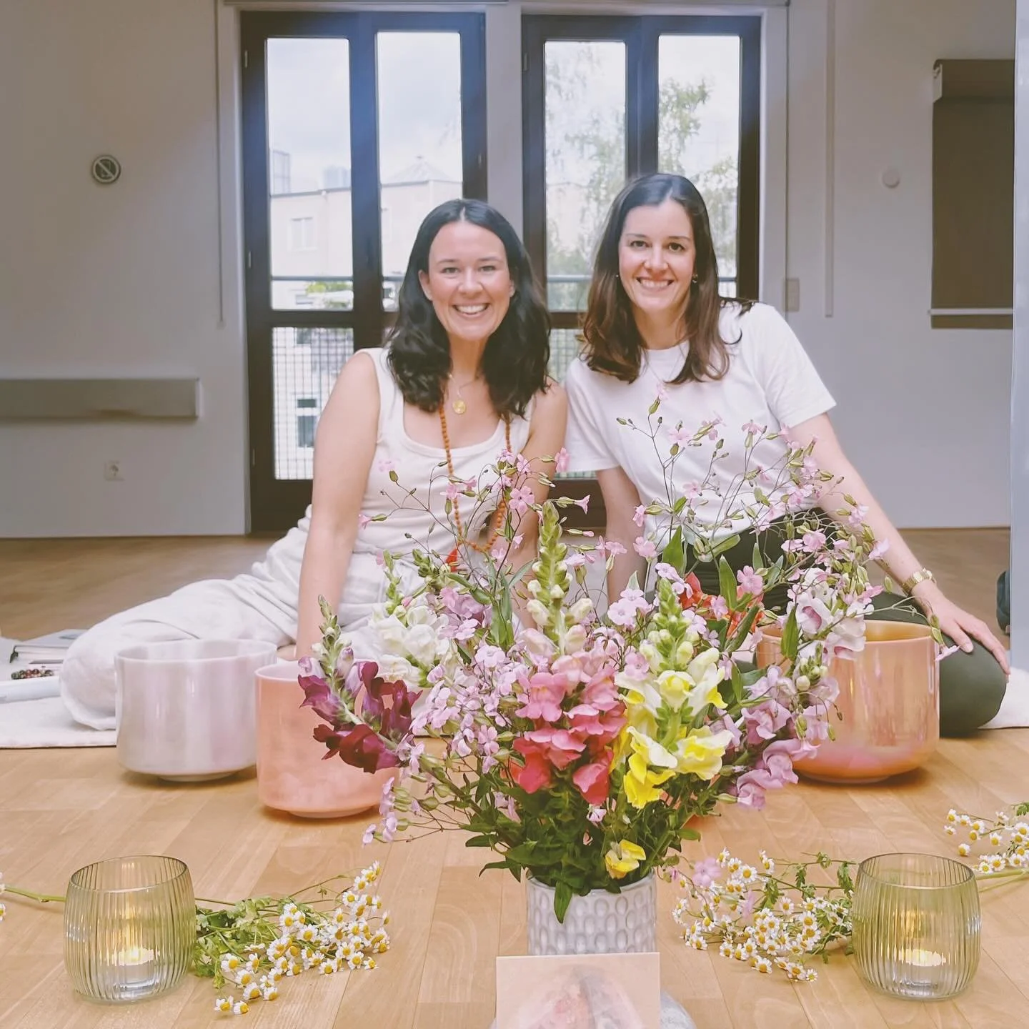 MEDITATION, BREATH &amp; SOUND🧡
Mit Julia &amp; Lina
@lina_liebt_sound @dies.das.asanas 

Zur Ruhe kommen. Neue Energie sammeln. Inneren Ausgleich &amp; Neuausrichtung finden.☺️
Genau das schenkt dir &bdquo;Meditation, Breath &amp; Sound&ldquo;.🧘🏼