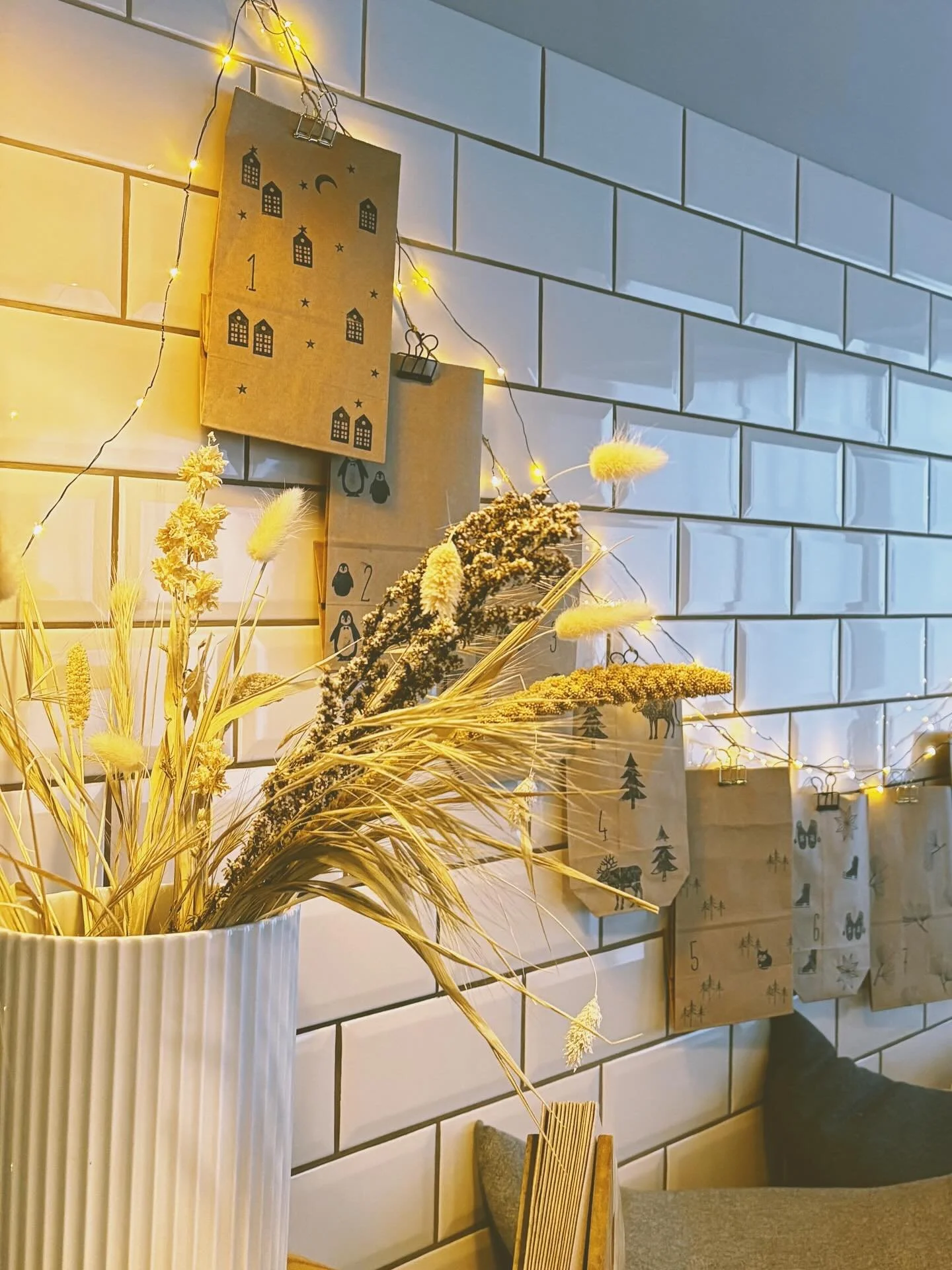 ADVENT SURPRISES 😍

Wir genie&szlig;en die Adventszeit mit euch in jeder einzelnen Class und freuen uns immer wieder unsere Yoga-Spaces mit euch zu teilen.🤗💫🧡

Als kleine Advents-Herzensfreude🎄warten ab morgen wieder unsere Adventskalender auf e