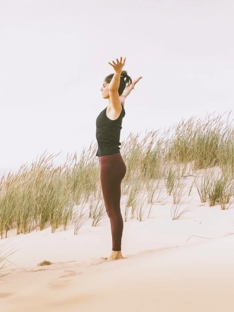 YOGA &amp; THE BRAIN - RESET YOUR MIND TO GO UPSIDE DOWN🧠
Mit Halima
 In diesem Workshop lernst du das Zusammenspiel zwischen Gehirn, Nervensystem und K&ouml;rper so zu verstehen, dass du Umkehrhaltungen sicher, mit mehr Vertrauen und in Leichtigkei