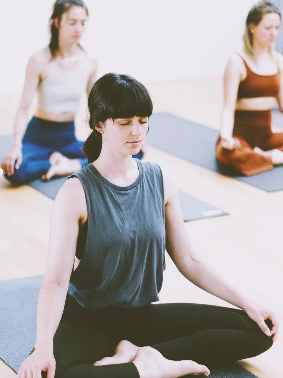 MEDITATION CLASSES🧘🏼&zwj;♀️
mit Juli @juli_yome 

Julis Meditationsklassen laden dich dazu ein, dir inmitten des Alltags regelm&auml;&szlig;ig eine kleine Auszeit zu schenken.🫶🏻

Die sanften, gef&uuml;hrten Meditationen helfen dir, dich wieder in