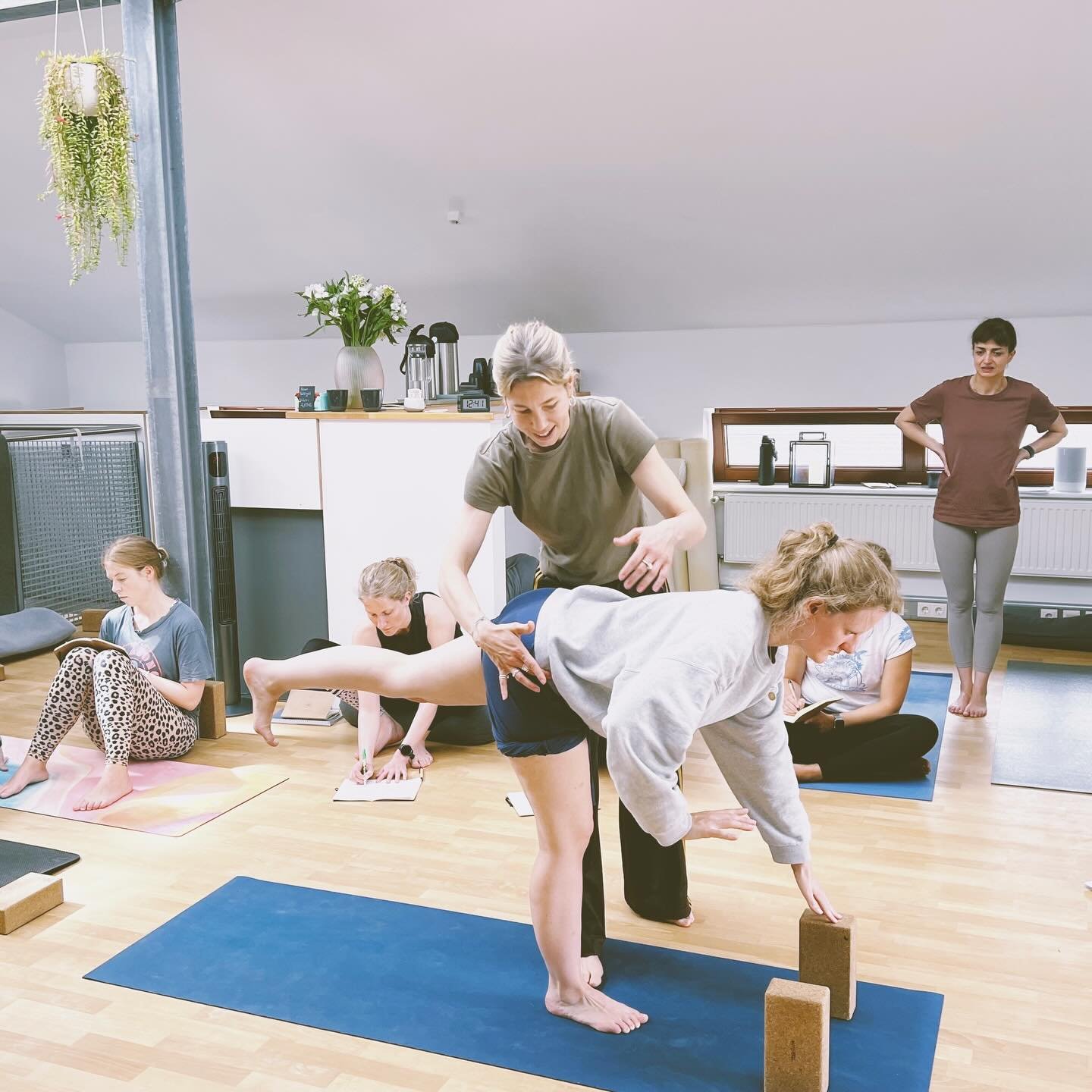 TRIBE YOGA TEACHER TRAINING🧘🏼&zwj;♀️
AUGUST 2026

M&ouml;chtest du auch schon l&auml;nger deine Yogapraxis vertiefen oder spielst vielleicht sogar mit dem Gedanken, eigene Yogaklassen zu geben?☺️

Dann bist du in unserem 200hr-Vinyasa Flow YTT gena