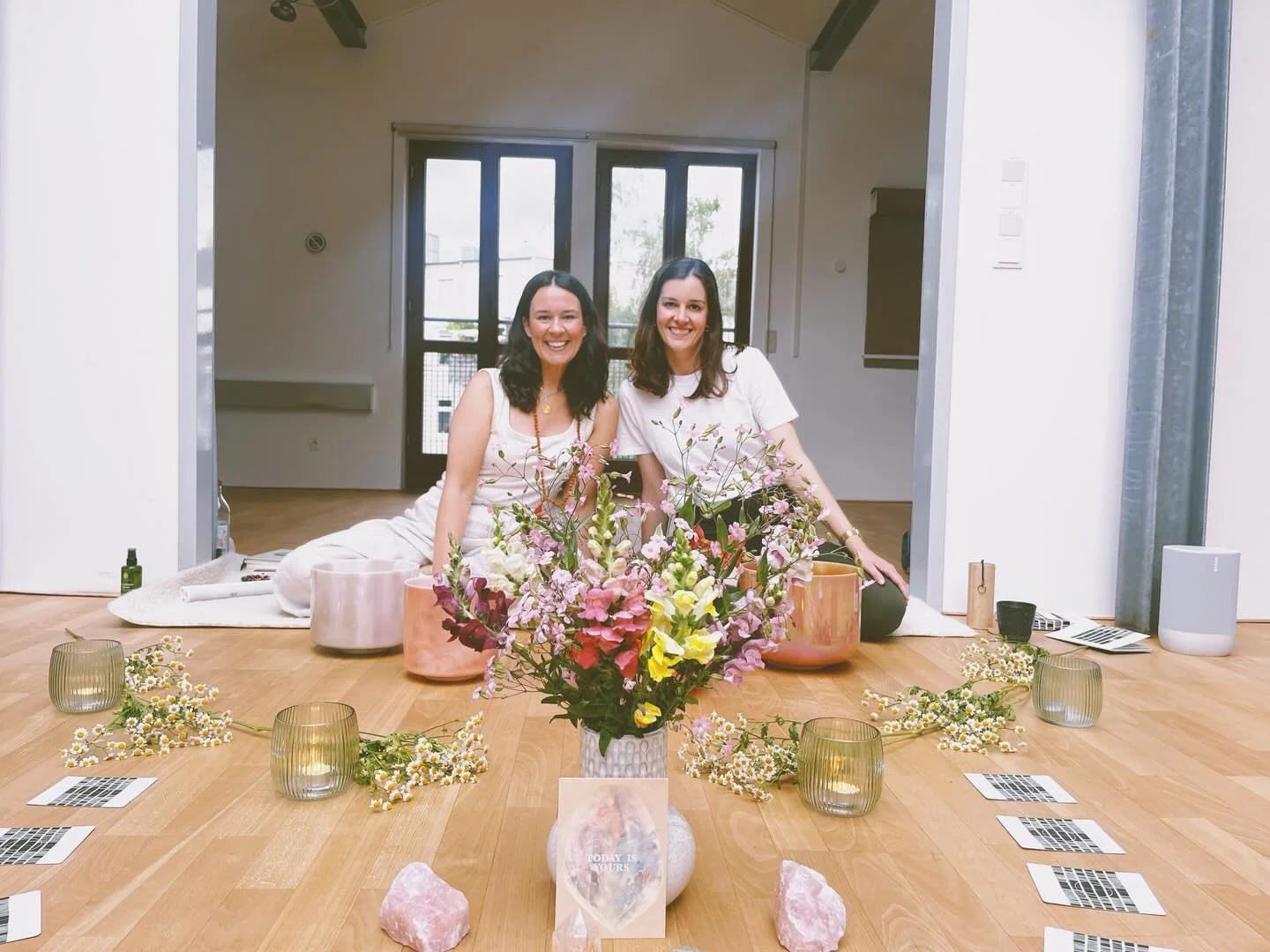 CACAO, BREATH &amp; SOUND🫧
mit Julia &amp; Lina
@lina_liebt_sound &amp; @dies.das.asanas 

An diesem Nachmittag begleiten dich Julia &amp; Lina auf eine heilsame Reise getragen von Herz&ouml;ffnung, Klang und Sound.☺️💕

Was dich hier genau erwartet