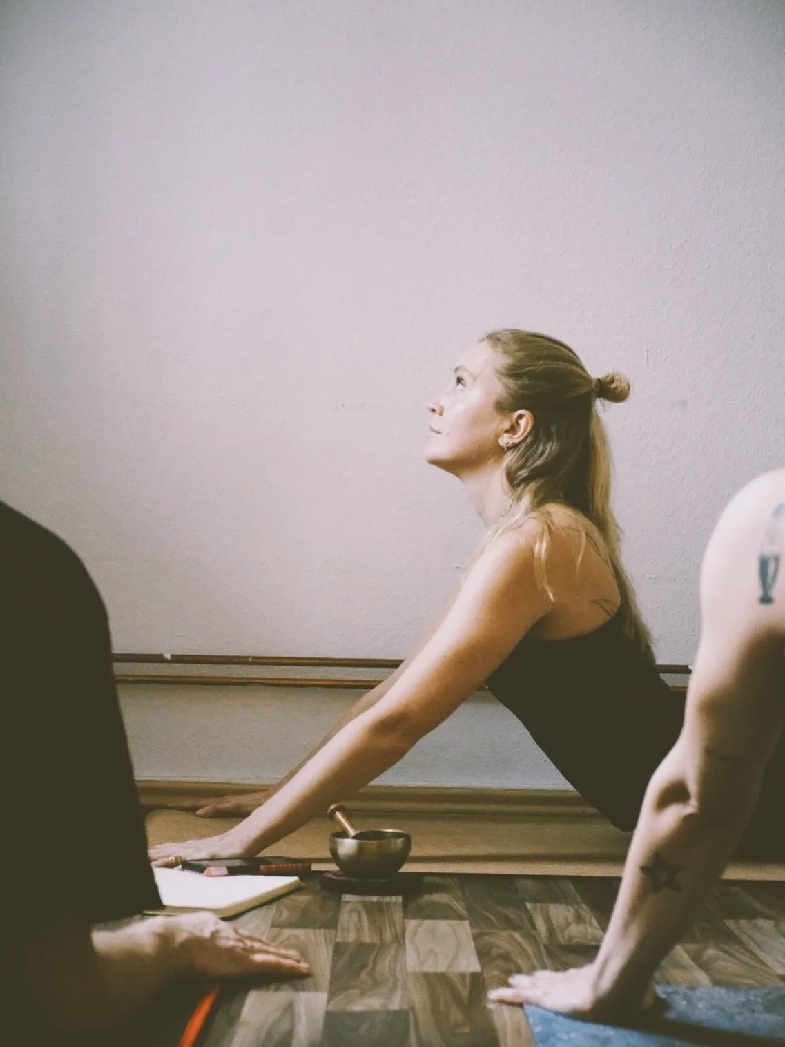 WELCOME ALEXIA 🤍✨
@flow.with.lex 

Vorher selbst Sch&uuml;lerin bei uns und jetzt unterrichtet Alexia jede Woche Sonntagmorgens unseren Yoga Basics Kurs in Eimsb&uuml;ttel.😍

Damit du sie etwas besser kennenlernen kannst, hat uns Alexia verraten, w