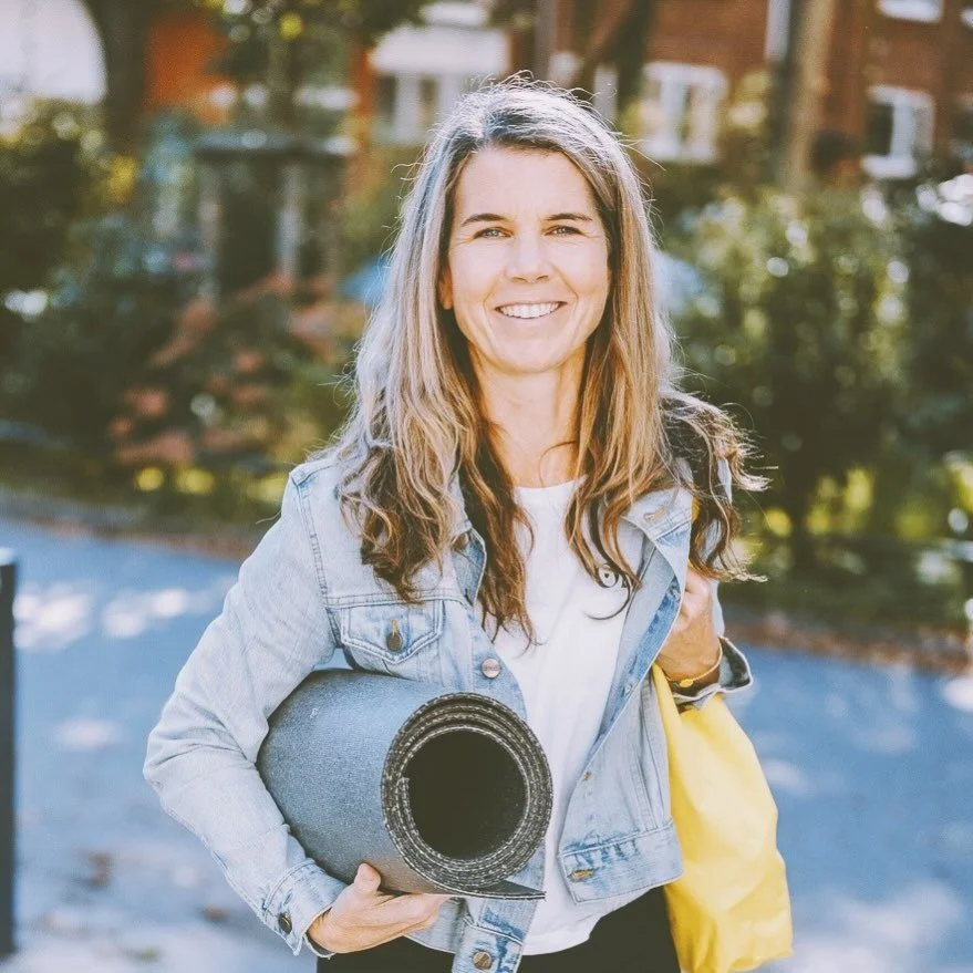 FINDE DEINE KERN - AUTHENTISCHES BRANDING F&Uuml;R YOGA TEACHER💫
Mit Kirstin @k.sternel 

Sich als neue*r Yogalehrer*in im Yoga-Markt zu positionieren, ist gar nicht so leicht.🙈
Dieser Workshop hilft dir, herauszufinden, wie du am Markt auftreten m