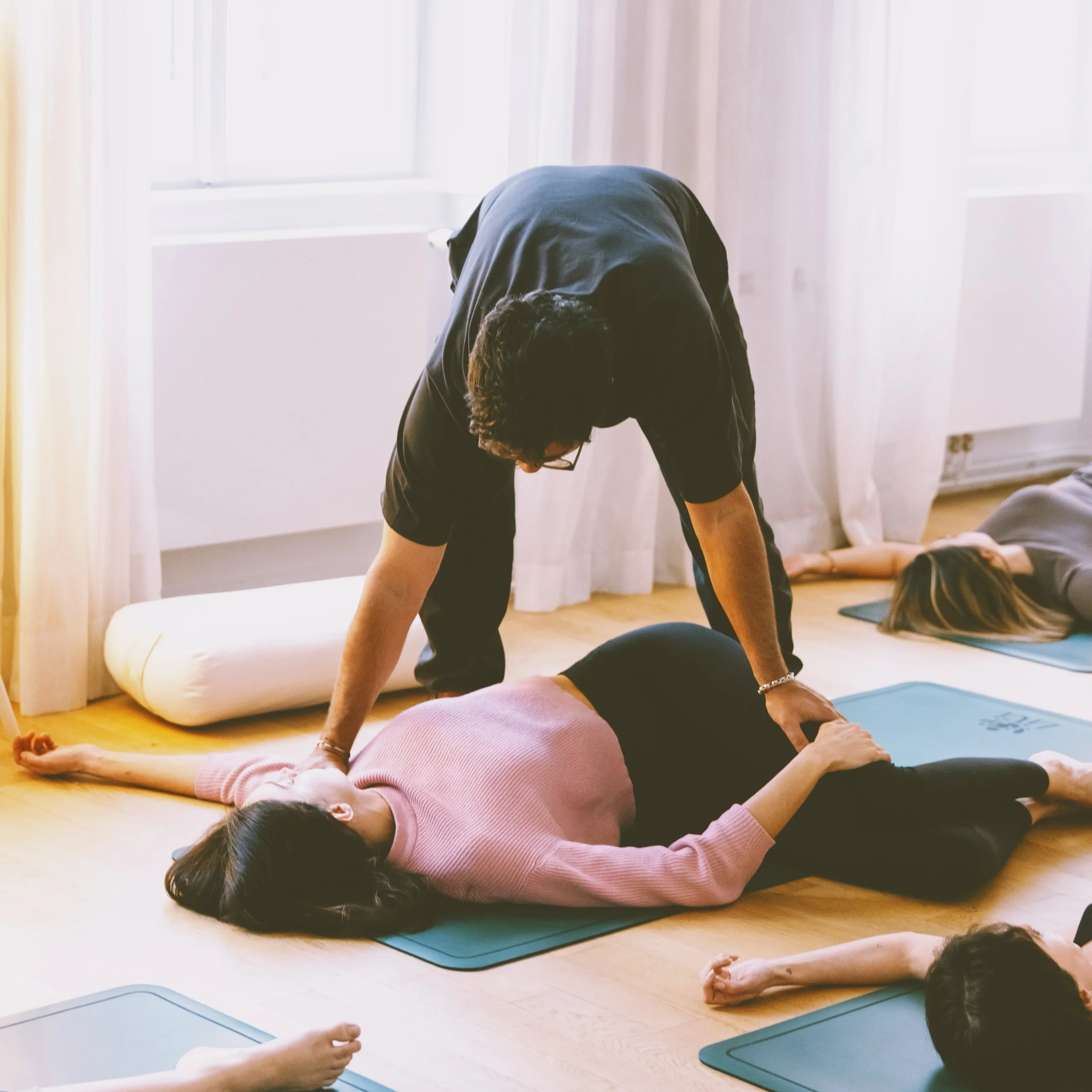 15H YIN YOGA INTENSIV TEACHER TRAINING🫶🏻
mit Noah @noah.frehmann 

M&ouml;chtest du deinen Sch&uuml;ler:innen das gewisse Etwas in deinen Yin Yoga Stunden mitgeben?😍Dann ist unser Yoga Alliance-zertifiziertes 15h YIN YTT genau das Richtige f&uuml;