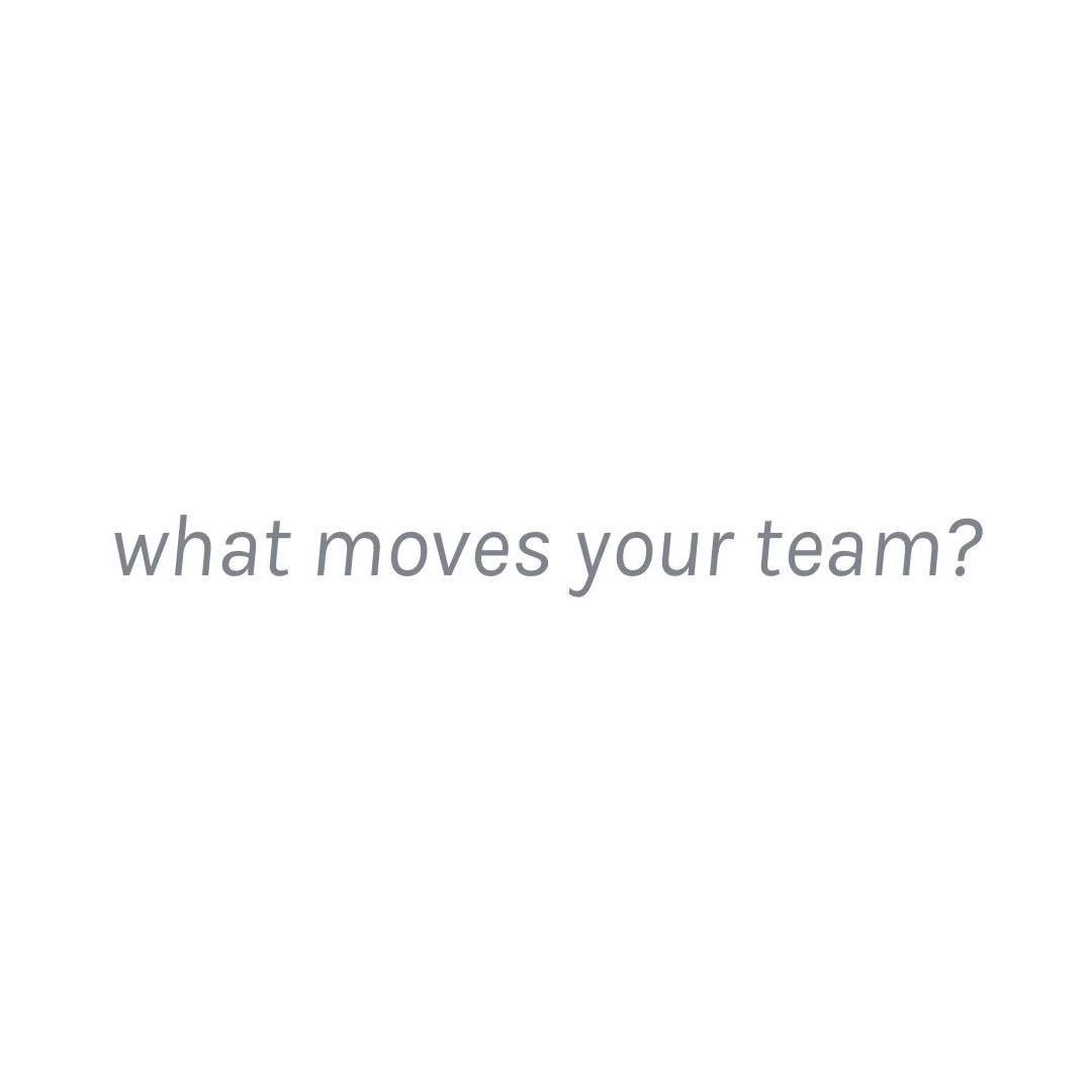 WHAT MOVES YOUR TEAM? ✨

Gute Zusammenarbeit entsteht nicht nur am Schreibtisch.

Sie entsteht in den Momenten dazwischen. Wenn wir uns wirklich begegnen. Gemeinsam durchatmen. Uns bewegen. Lachen. Essen. Reden. Und f&uuml;r einen Moment einfach offl