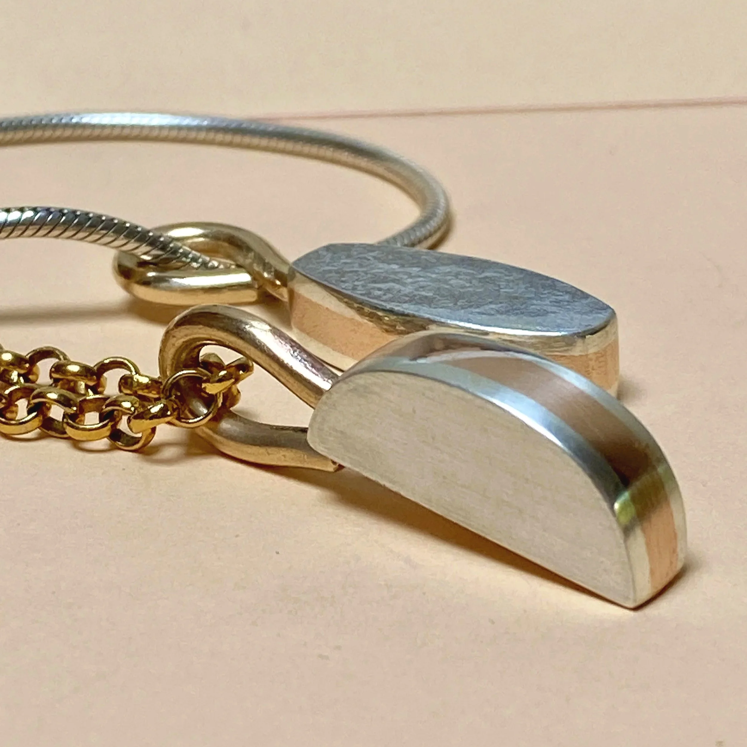 Pendant 1