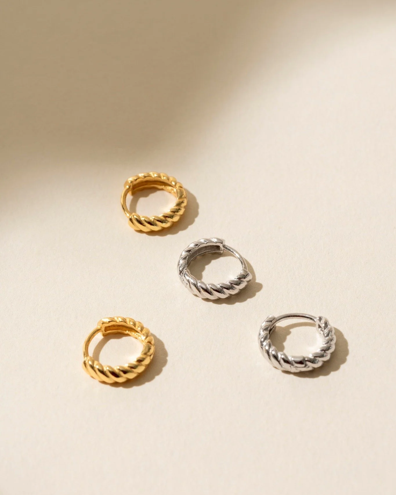 On d&eacute;bute l'ann&eacute;e avec un restock des huggies L&eacute;a 🤍✨