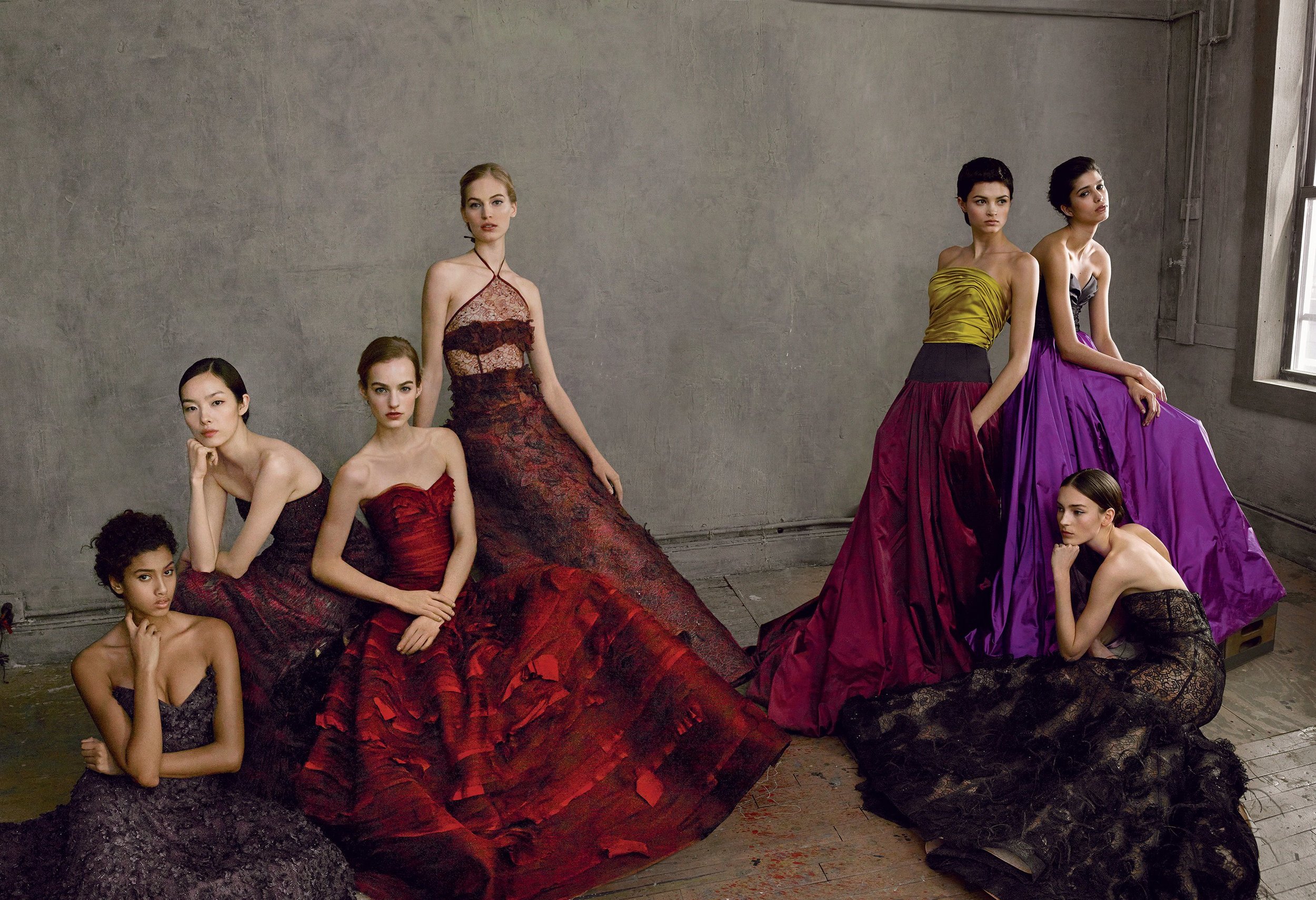 02-US-Vogue-Annie-Leibovitz-June-2015-ImaanHammam-FeiFeiSun-MaartjeVerhoef-VanessaAxente-IsabellaEmmack-MicaArganaraz-JuliaBergshoeff.jpg