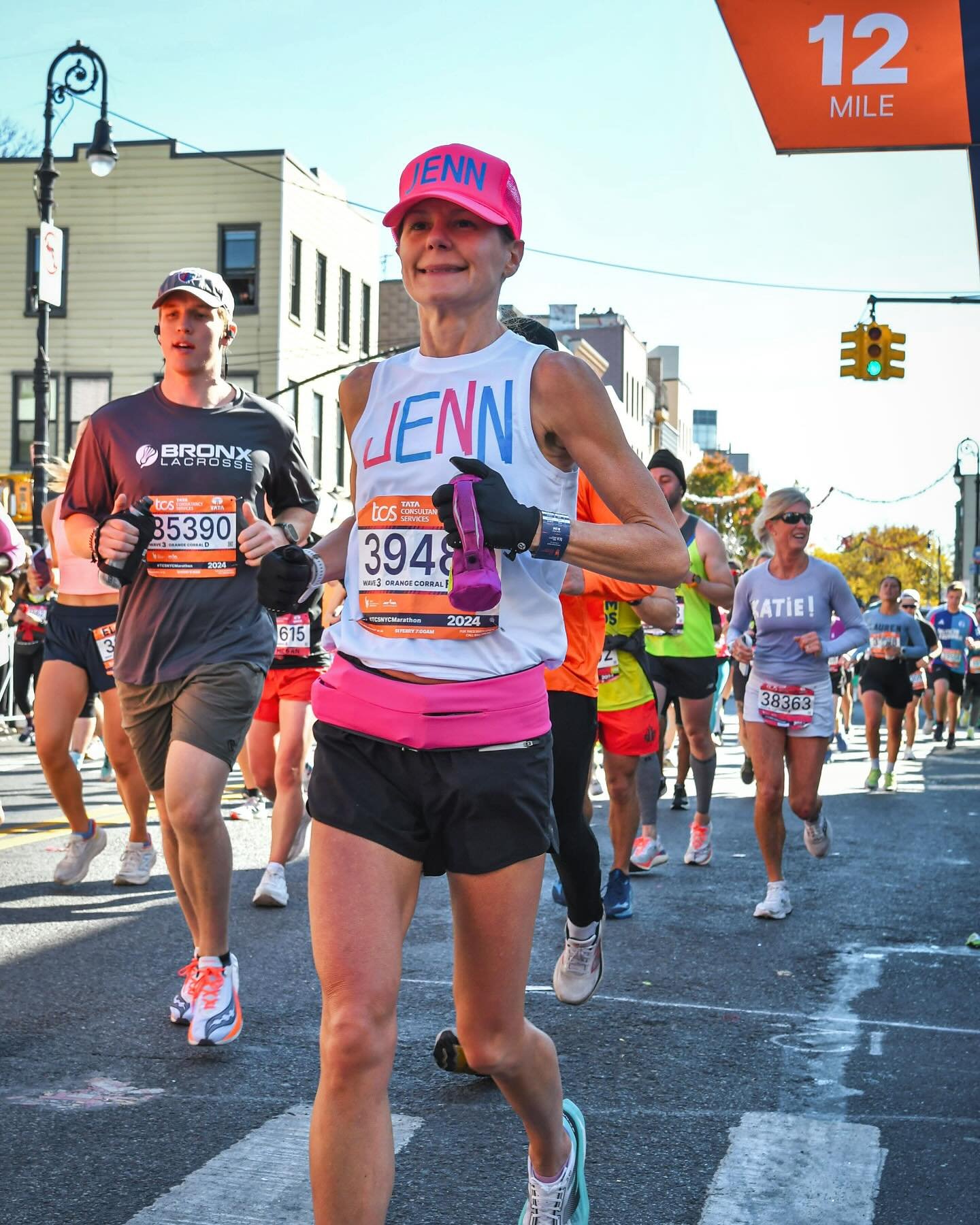 PSRC RUNNER SPOTLIGHT 🚨🚨 @jennmcdonnell33 
〰️
Hometown: Greenwich, CT now but grew up in Washington, D.C.
〰️
Favorite running route: A dirt road in the middle of nowhere Minnesota
〰️
Must have running gear: My Flipbelt, a good audible, and a foam t