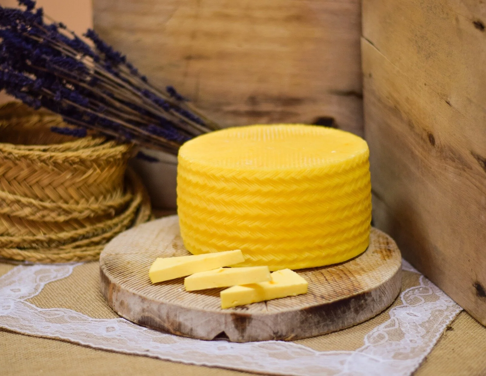 Queso de azafrán semicurado