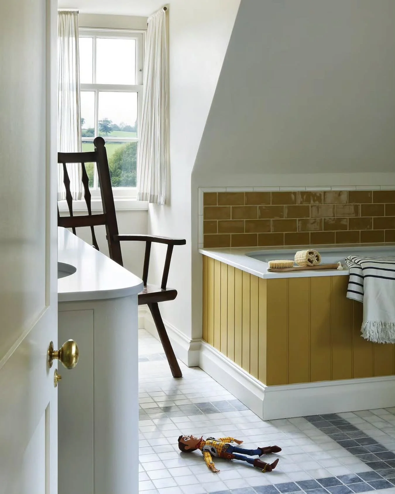 We&rsquo;re getting back into the swing of things here as we kick off 2026. Starting things off with this lovely bathroom by @christian_bense . I&rsquo;ve had this image saved for a while and I&rsquo;m constantly going back to it. I just love the sim