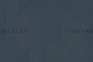 Christos-carta-da-parati-materica-colorazione-blu-scuro-della-collezione-Monochrome-Instabilelab-300x200-w-instabilelab.jpg