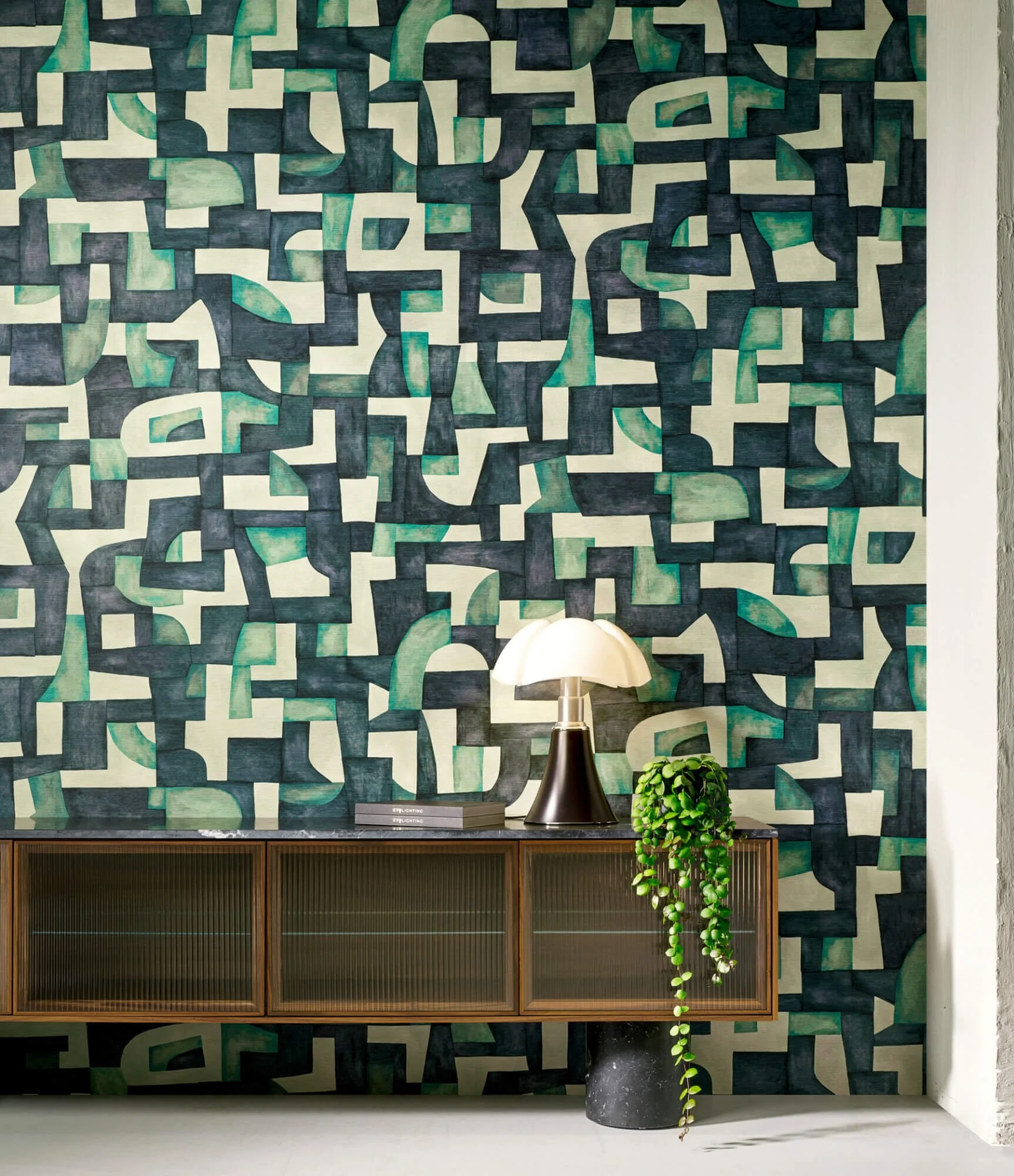EssentialsTotem_Ecoline_18901-2_Roomshot_Web_LR-fullscreen.jpg
