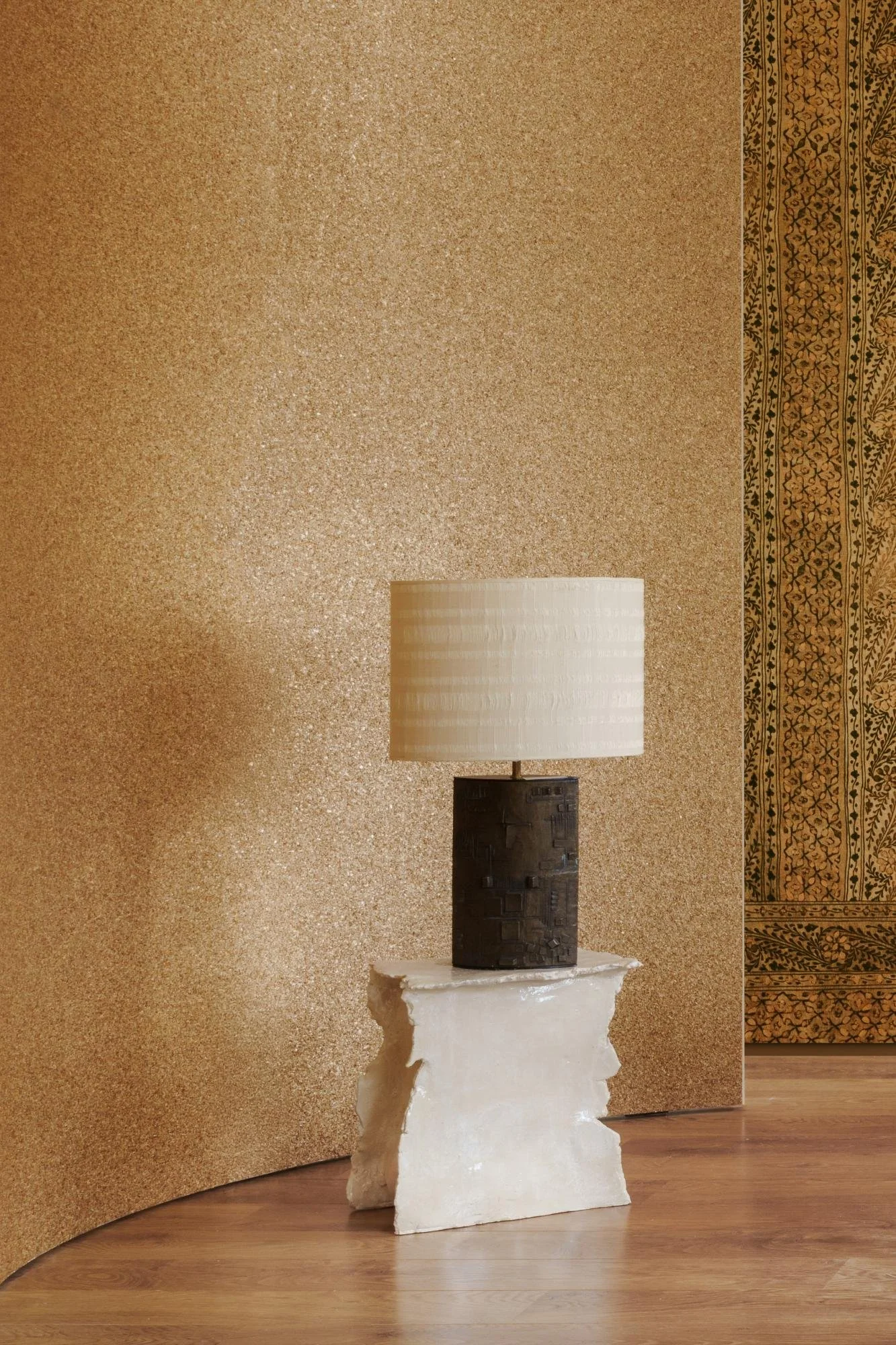 EssentialsKaolin_Passeggio_30371_Roomshot_Web_HR-fullscreen.jpg