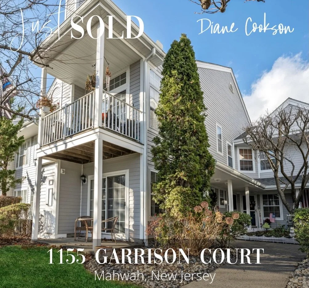 ✨JUST SOLD✨

Thrilled to share that my condo listing in Paddington Square has officially CLOSED &mdash; and with multiple offers! Strong demand, strategic pricing, and thoughtful marketing led to a smooth and seamless transaction from start to finish