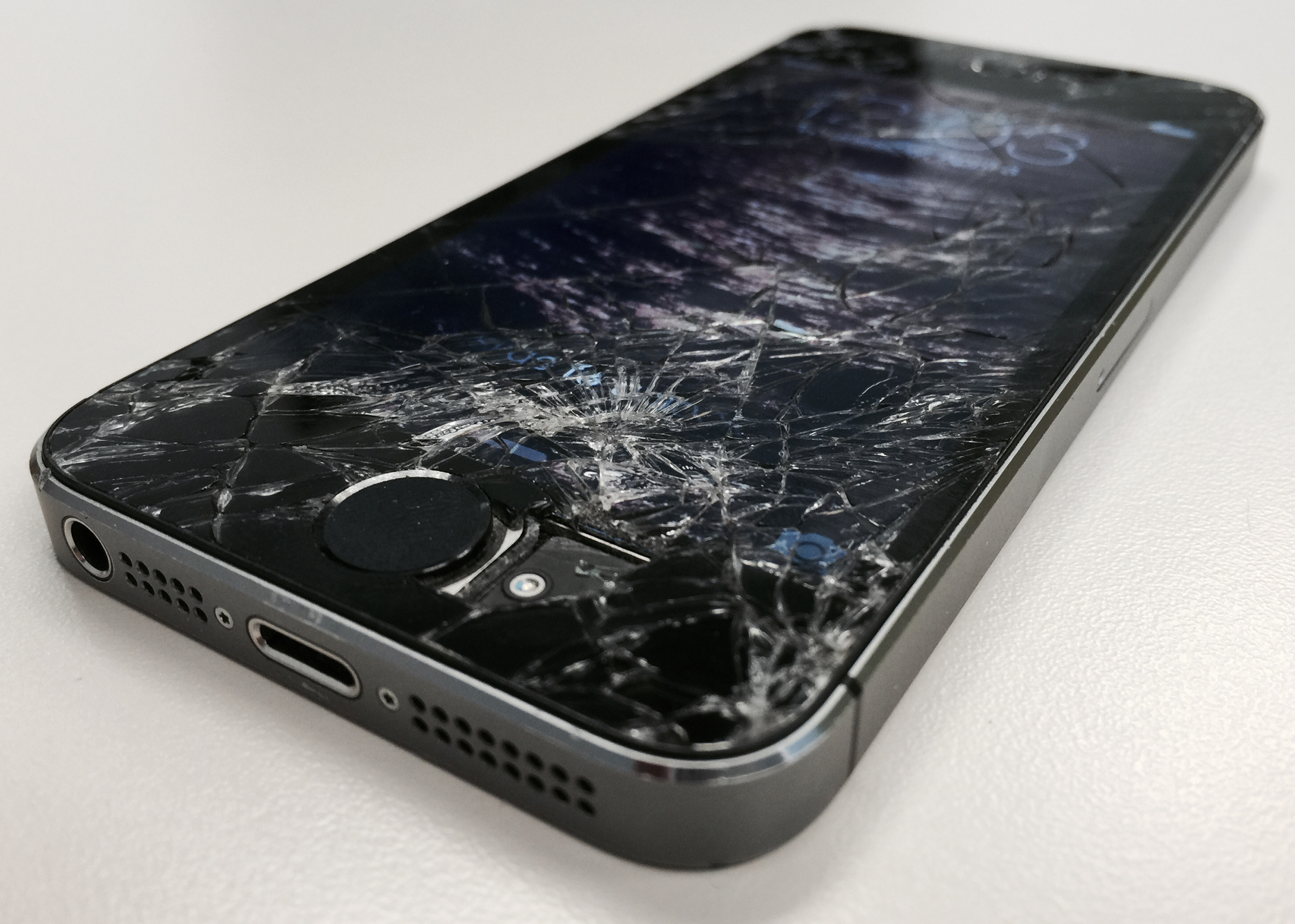 Verizon-iPhone-SE-Cracked-Glass-Broken-Pieces-Missing-Around-Home-Button-Fingerprint-Scanner.jpg