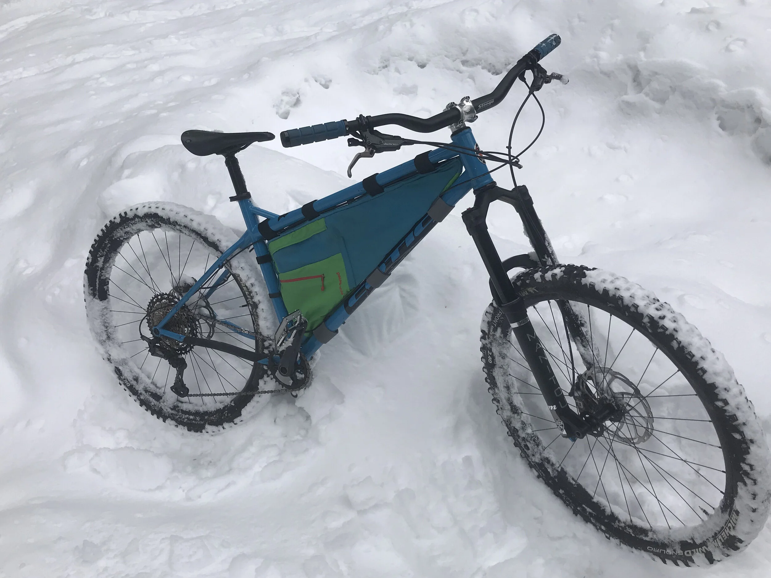 Custom Frame Bag made from an old Softshell Jacket