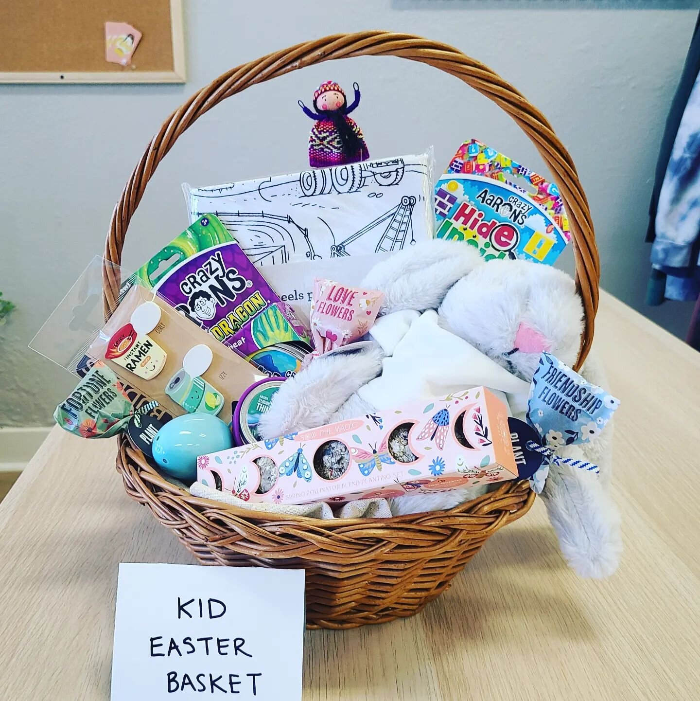 Check out the sweet Easter baskets @littlelanternfloral and I put together to give you inspiration! You can find all the things you need for a fabulous Easter basket here! Ha!
Add in some amazing @chompchocolate
to sweeten the deal. ♡♡♡
.
#easterbask