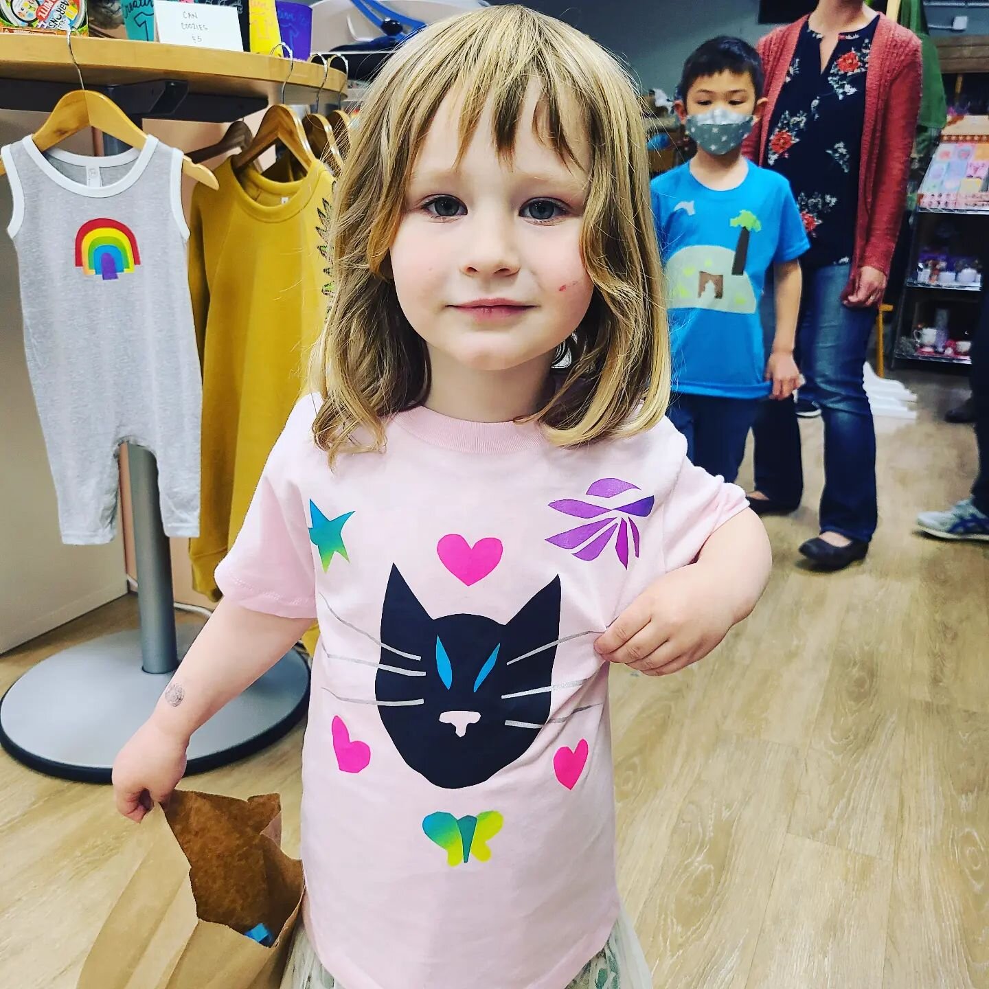Time to share some creative fun from our sweet birthday parties the past few weeks! Check out all the CreativiTee! ♡♡♡
.
#birthdayparty #birthdayfun #partytime #creativeparty #create #design #tshirtparty #kidparty #creativespace #kidfun #makeashirt #