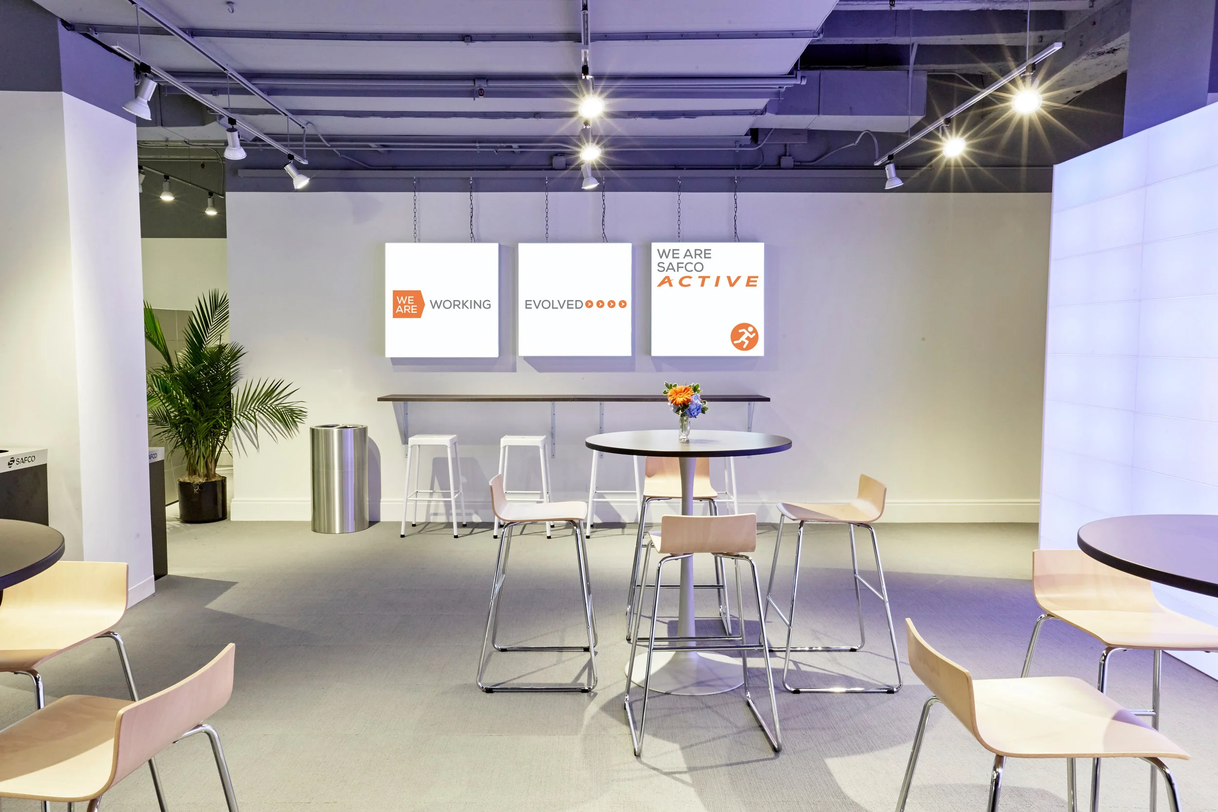  Trade show décor signage 