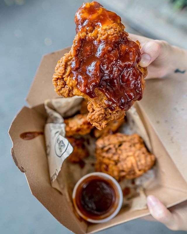 🤤 when it comes to b.b.q. There&rsquo;s no such thing as extra 🐓 @southernchicknyc 
ORDER ONLINE ( link in bio)
.
.
.
.
.
#friedchicken #bbq #eeeeeats #chicken #southernchicknyc