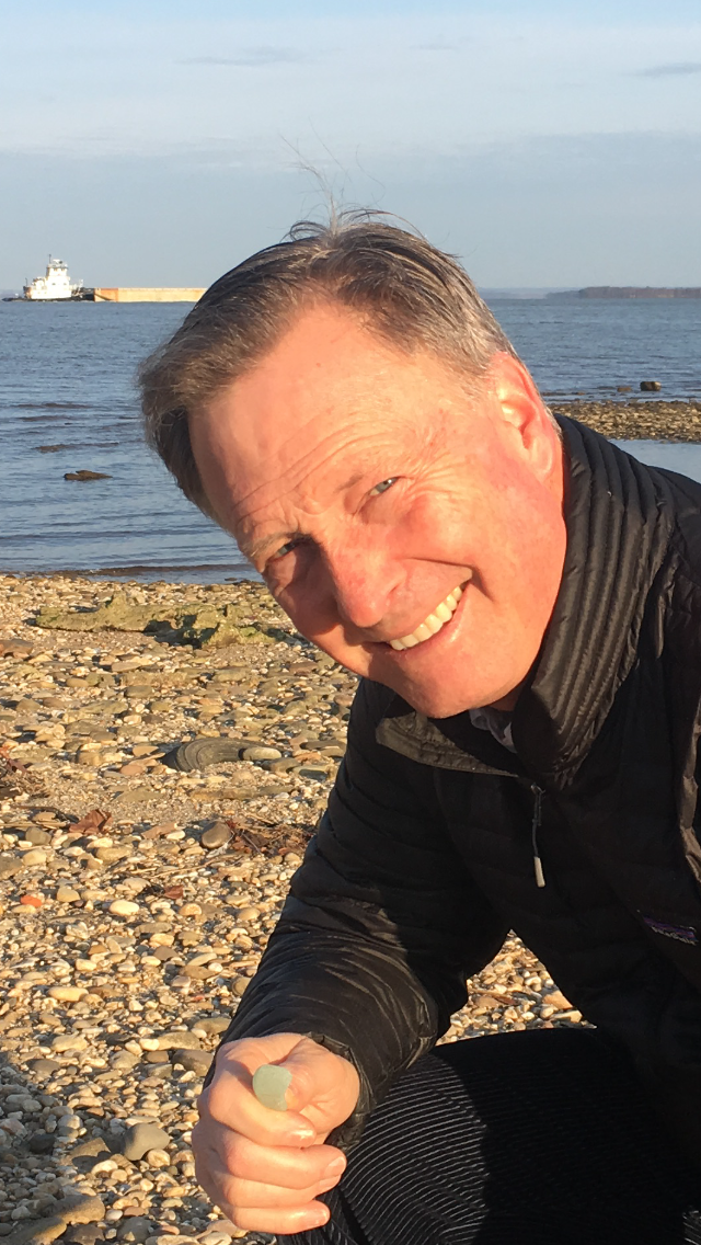 RL Head shot beach.PNG